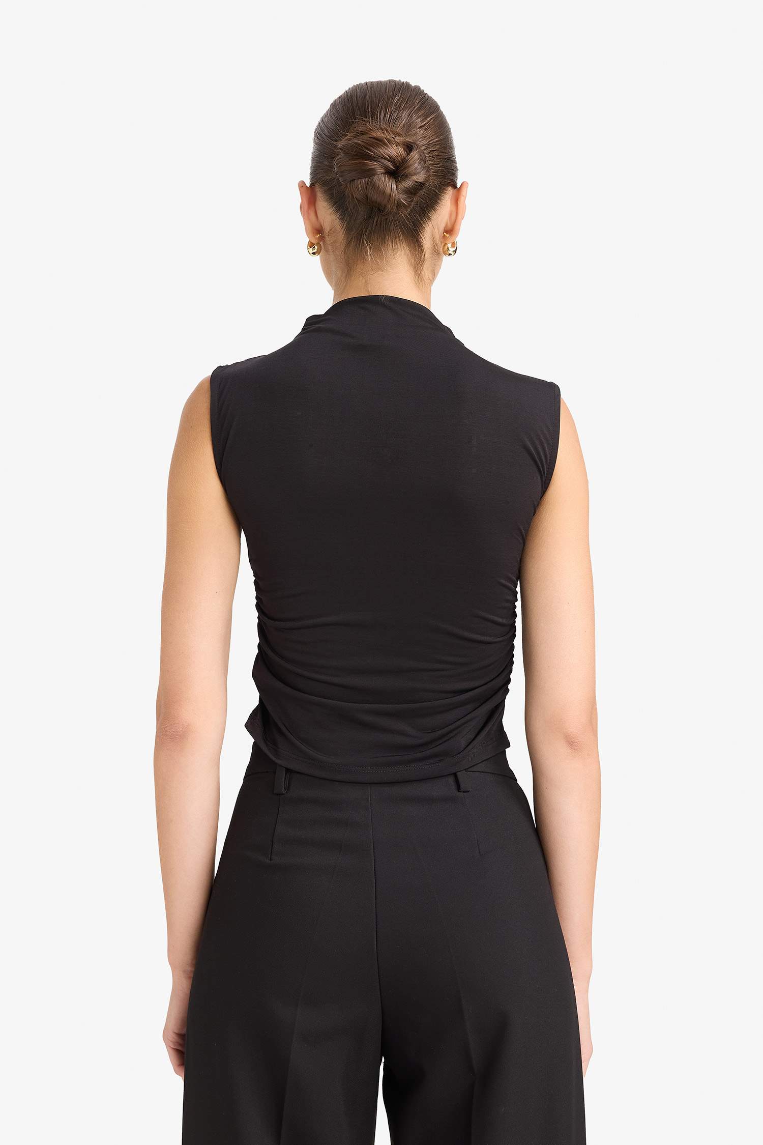 Slim Fit Dar Kesim Yarım Balıkçı Yaka Kolsuz Bluz