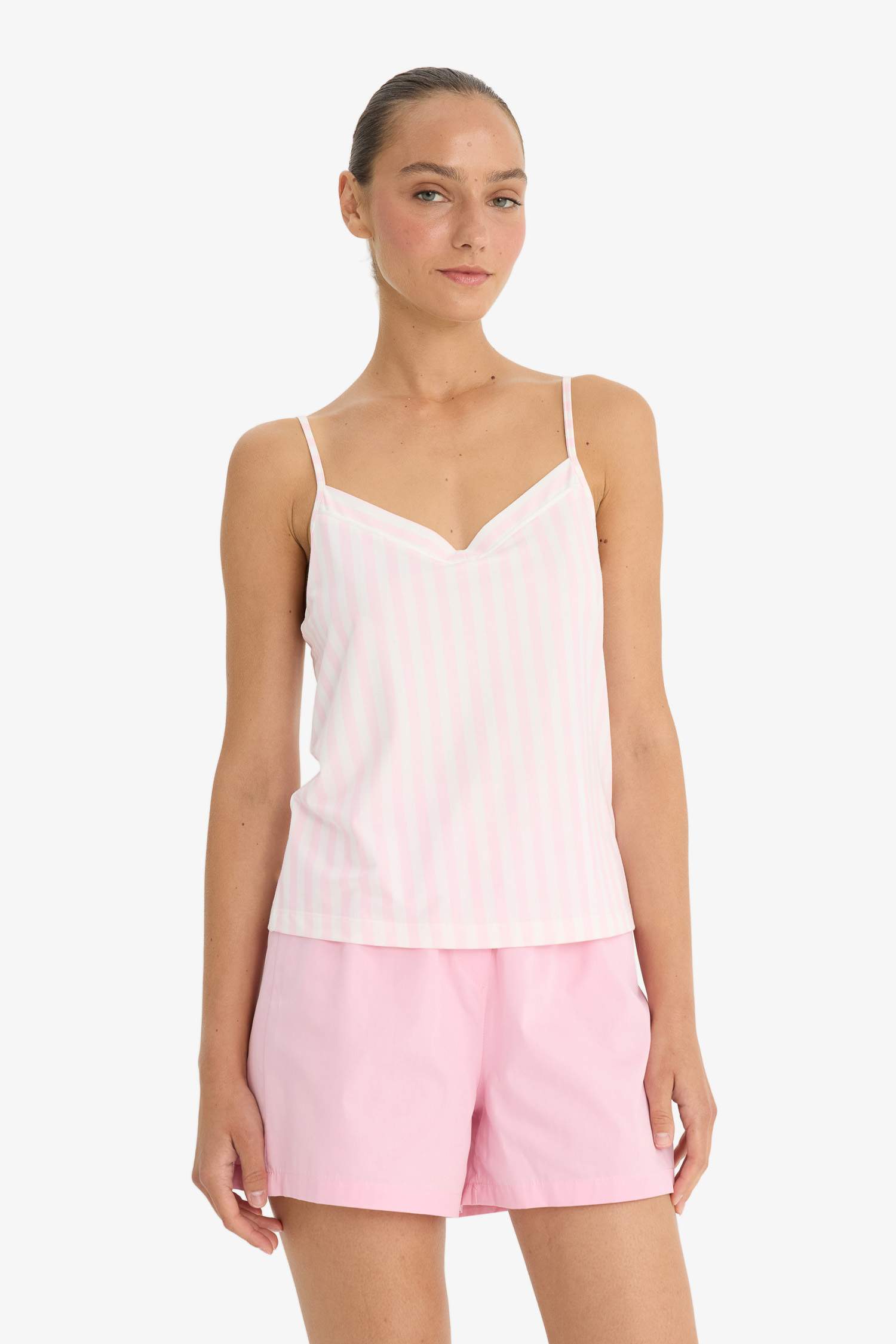 Regular Fit V Yaka Askılı Üst-Fall in Love