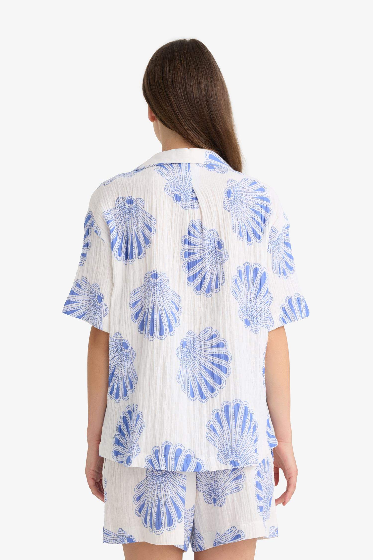 қалыпты пішім Қысқа жеңді жейде