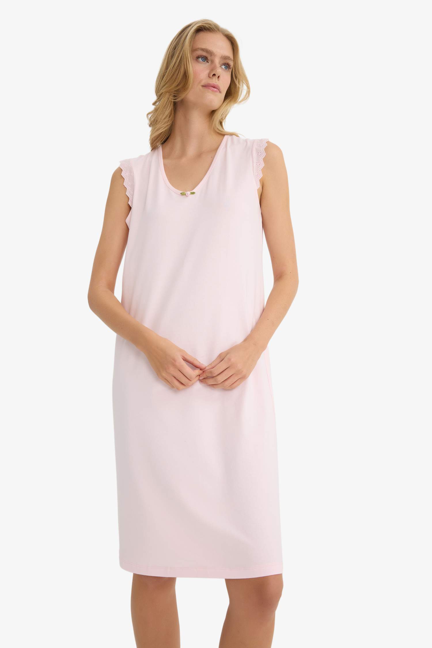 Fall in Love Regular Fit V-Neck Sleeveless Nightgown