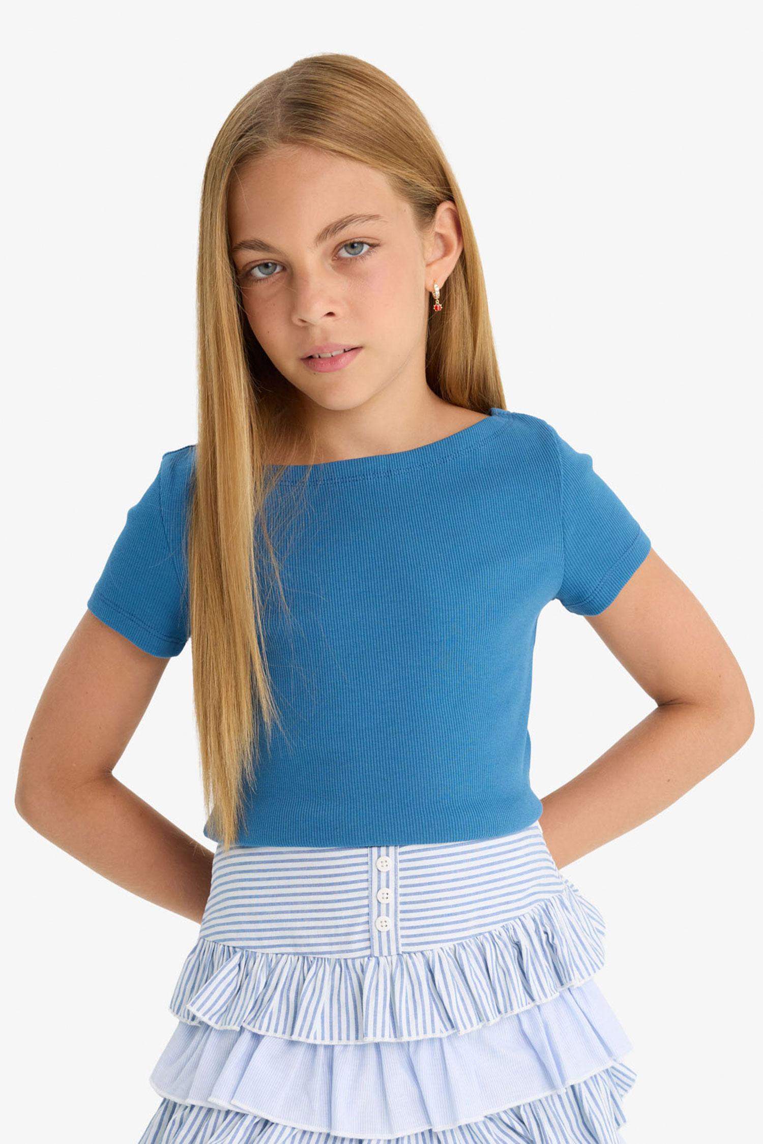 تيشيرت بنات نص كم مضلع سليم فيت برقبة قارب