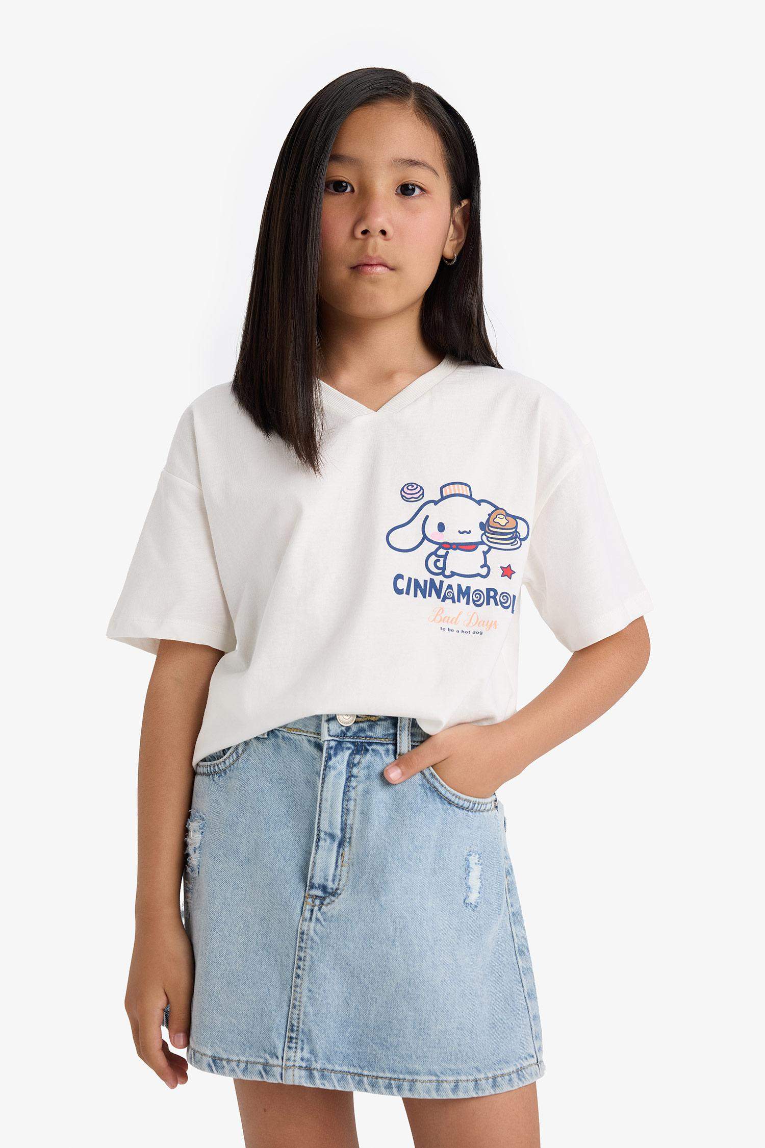 Girl Hello Kitty Oversize Fit V-Neck Back Printed T-Shirt