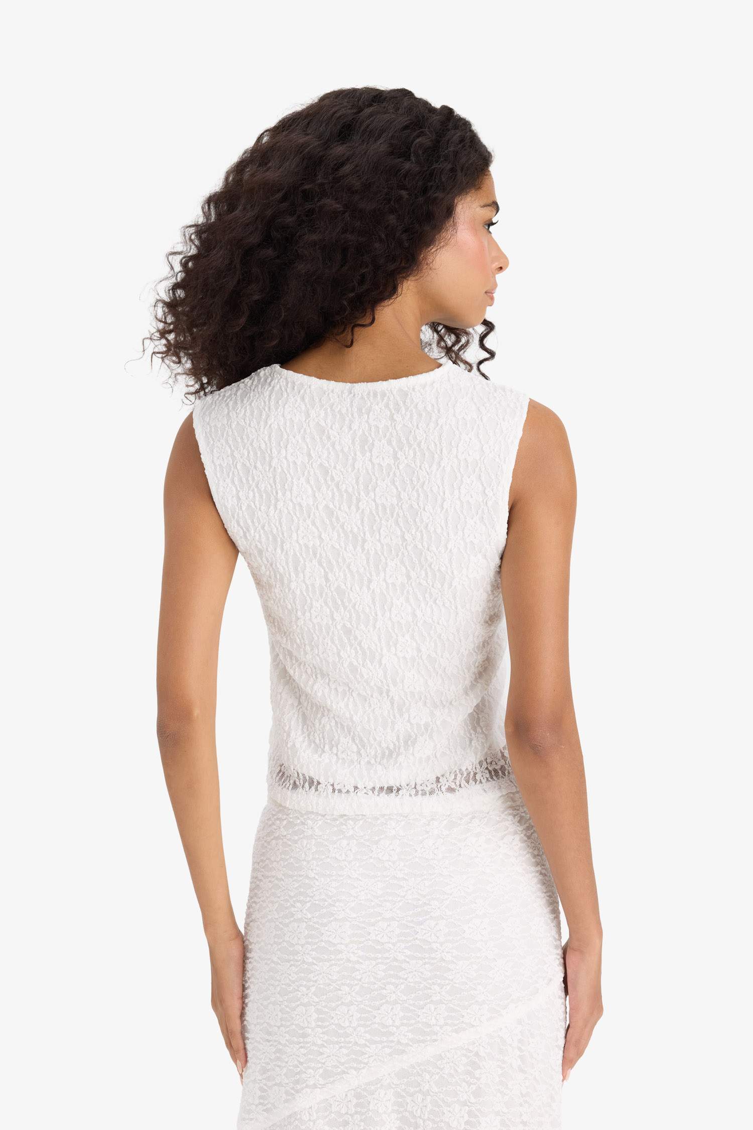 Slim Fit Dar Kesim Bisiklet Yaka Dantel Atlet