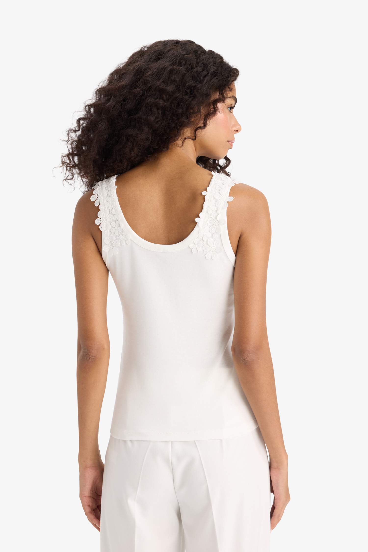 Slim Fit Dar Kesim Yuvarlak Yaka Ribana Atlet