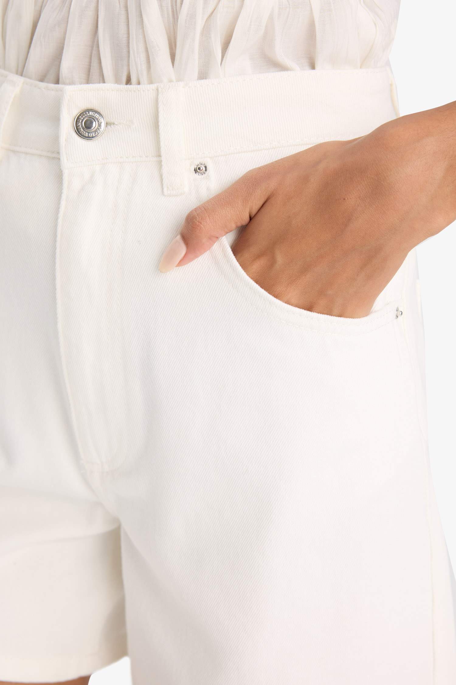 Pocketed White Gabardine Shorts