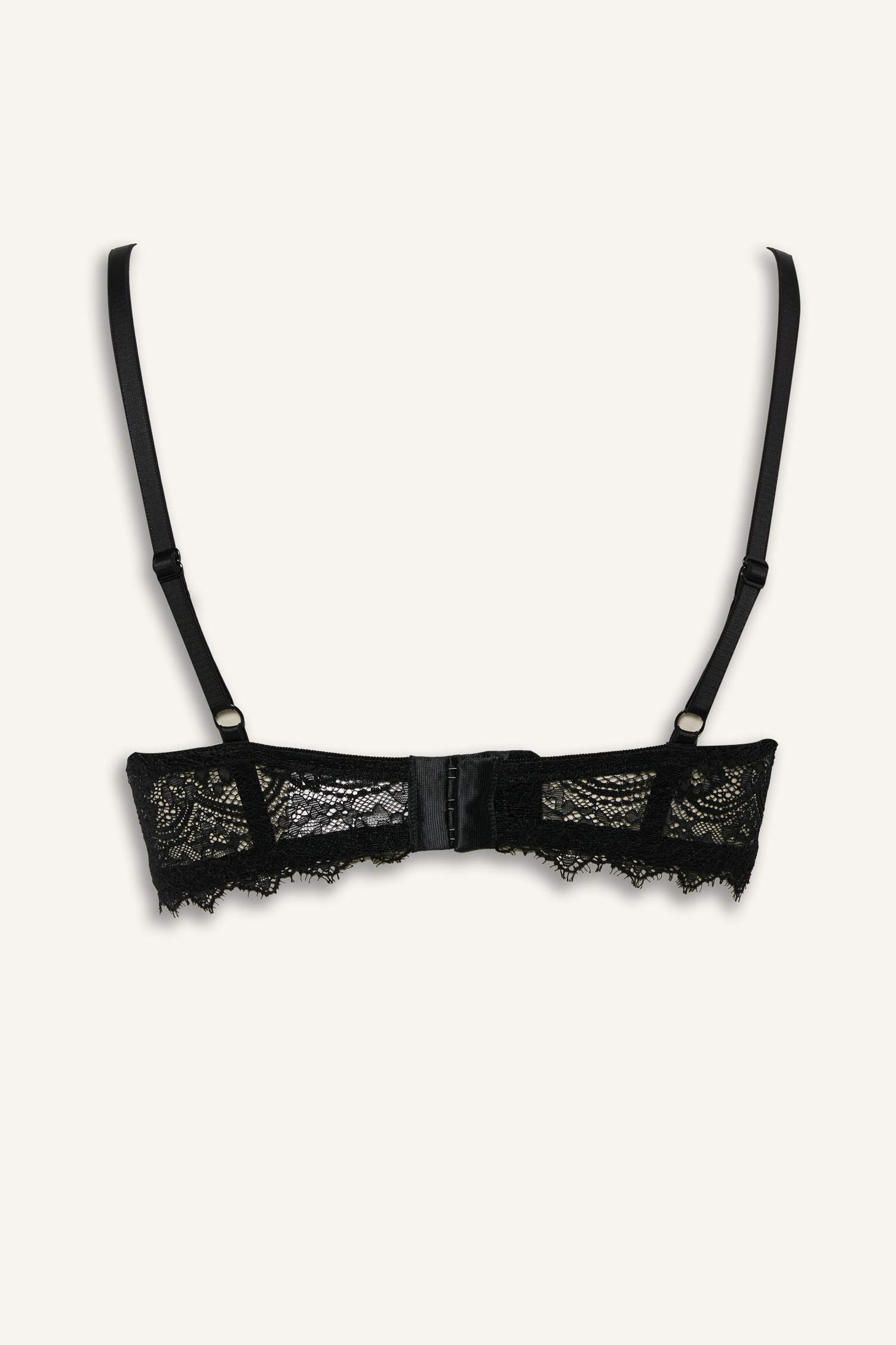 برا بدون بطانة بالدانتيل