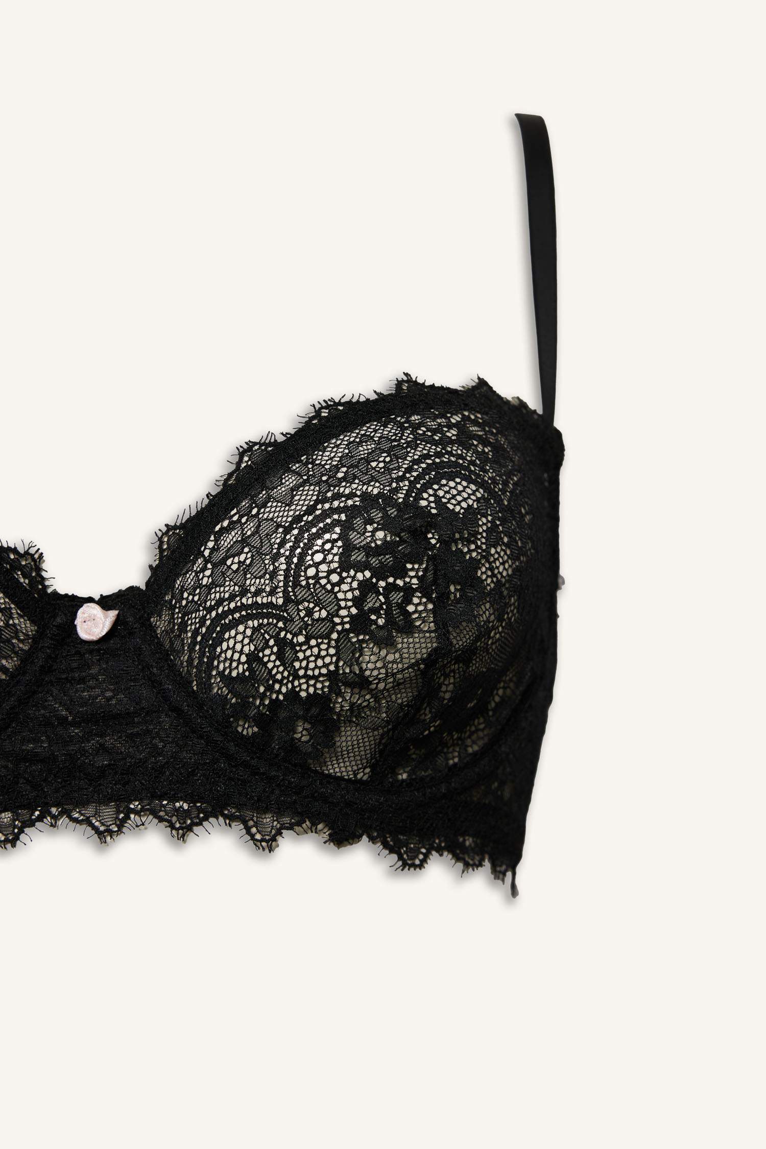 برا بدون بطانة بالدانتيل