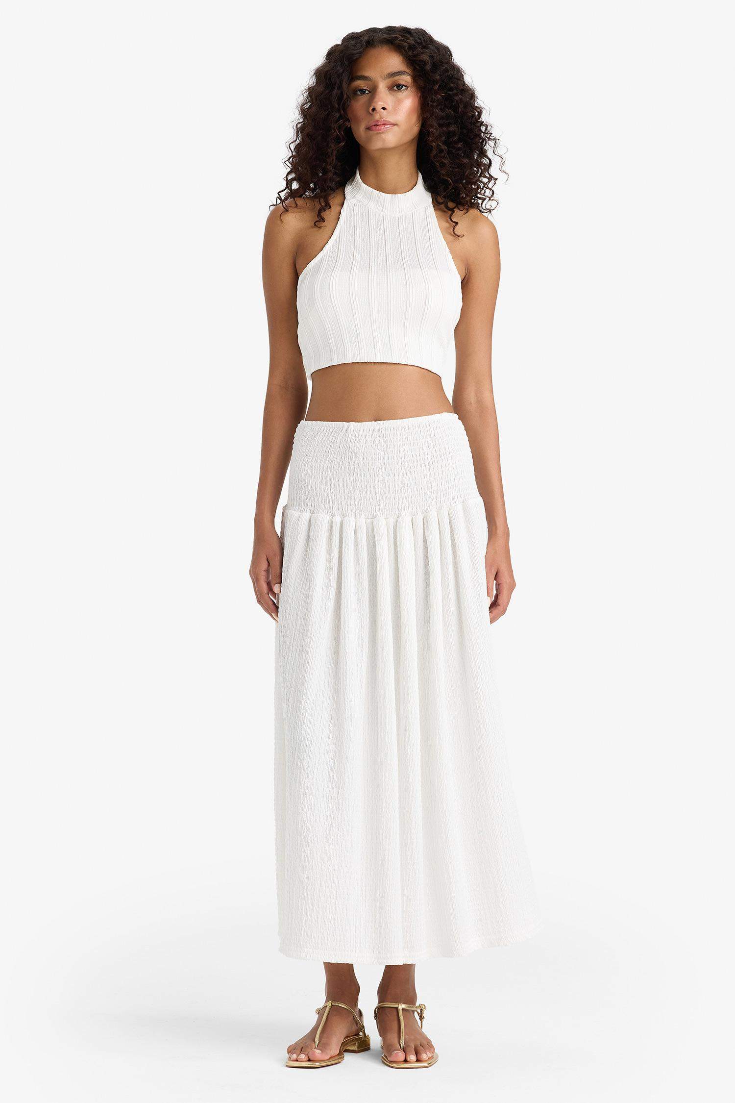 Белая макси-юбка А-силуэта с высокой талией и рюшами
