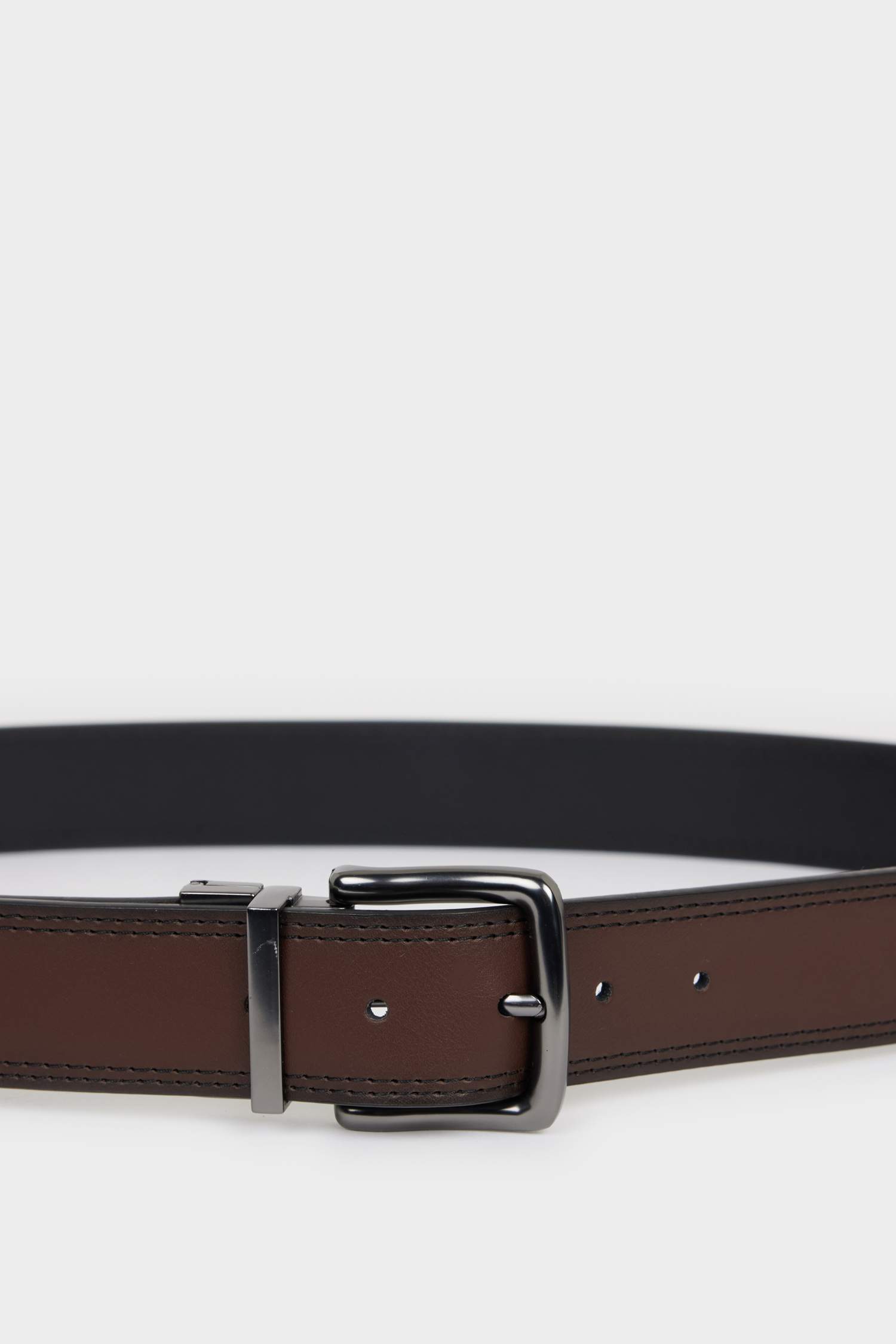 حزام جلد صناعي بمشبك مستطيل