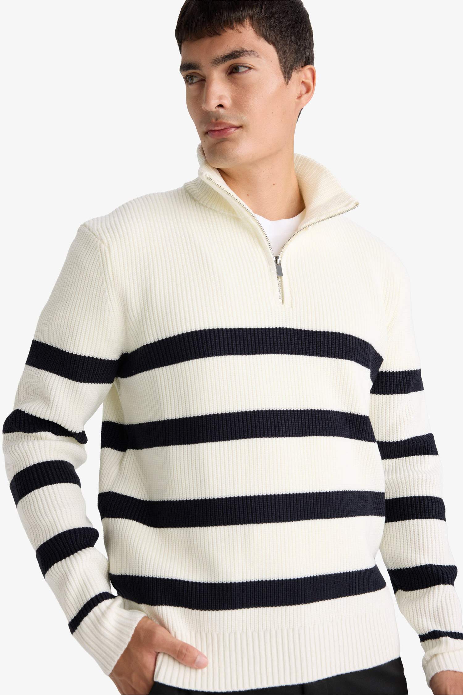 Трикотажный свитер на молнии