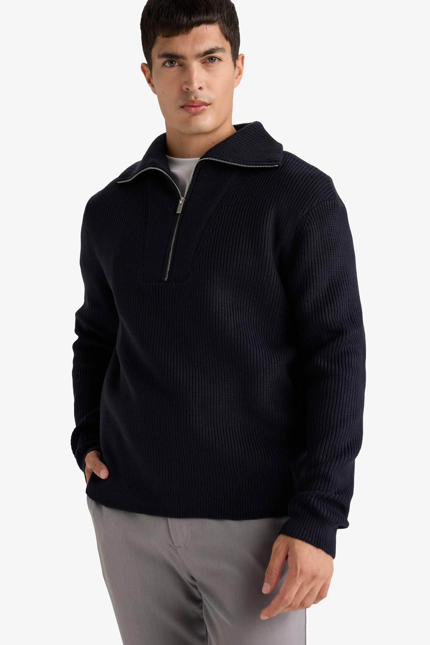 Standard Fit Zipper Knitwear Pullover