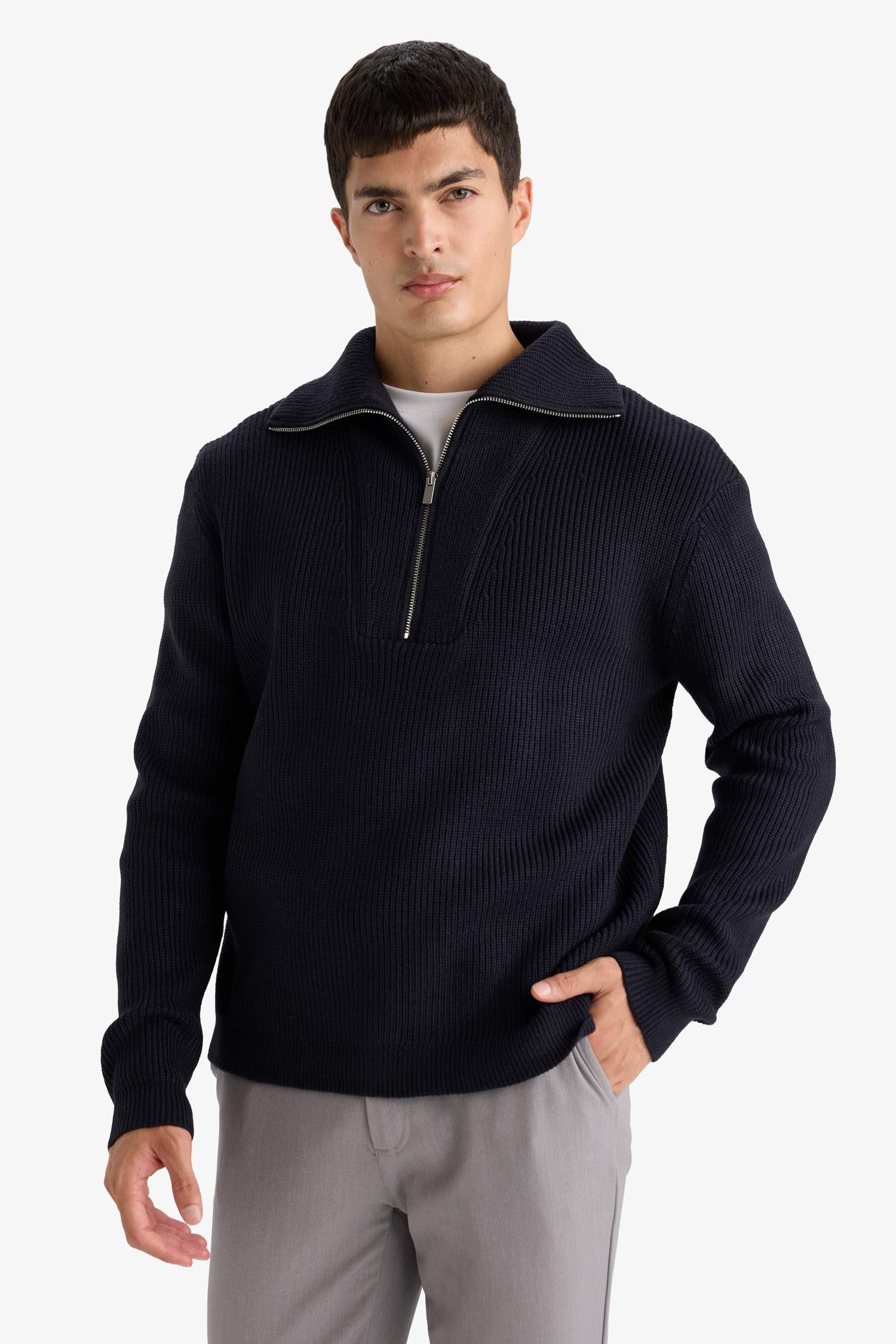 Standard Fit Zipper Knitwear Pullover