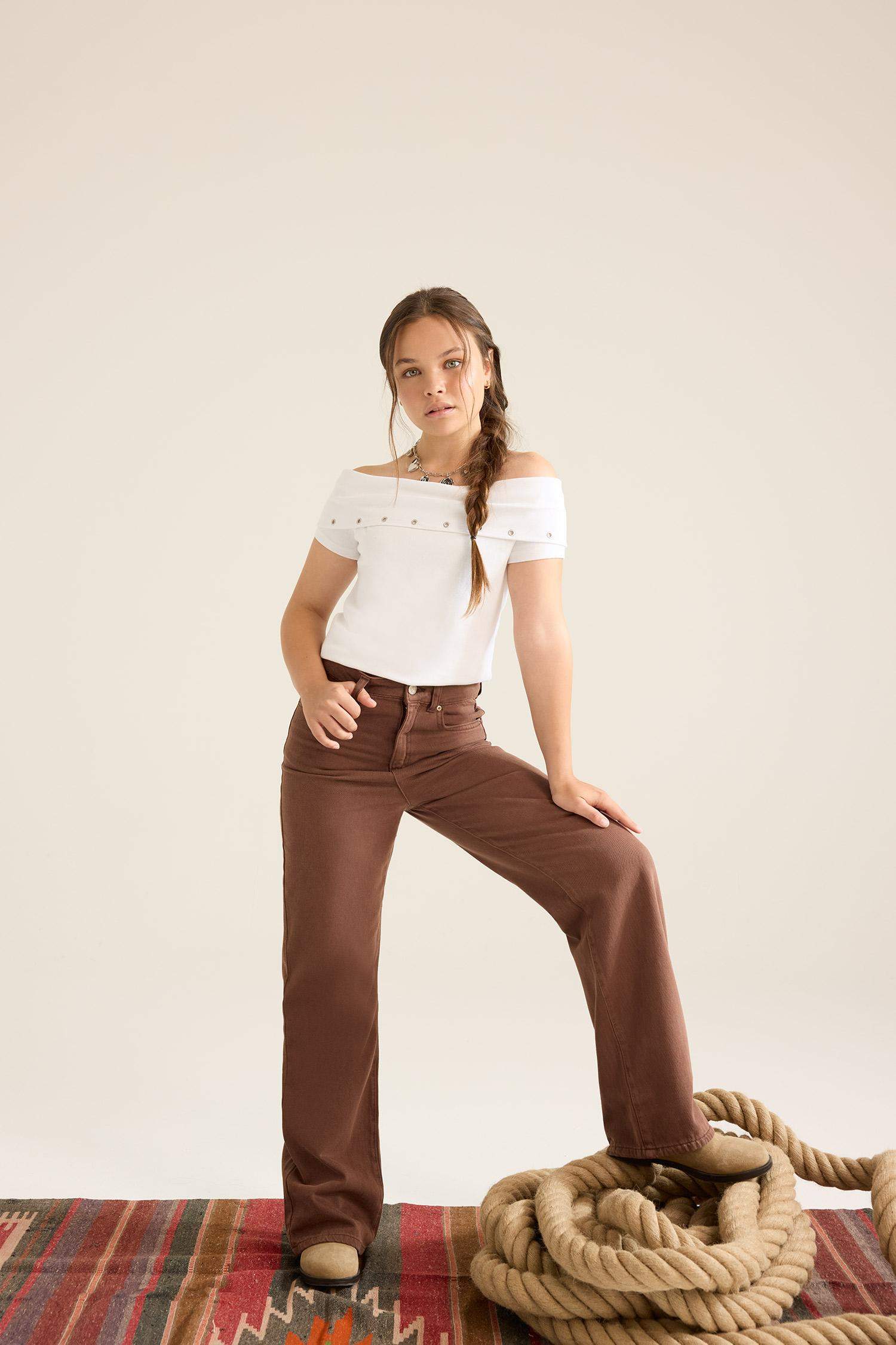 Kız Çocuk Slim Fit Dar Kesim Omzu Açık Yaka Baskılı Ribana Kısa Kollu Tişört