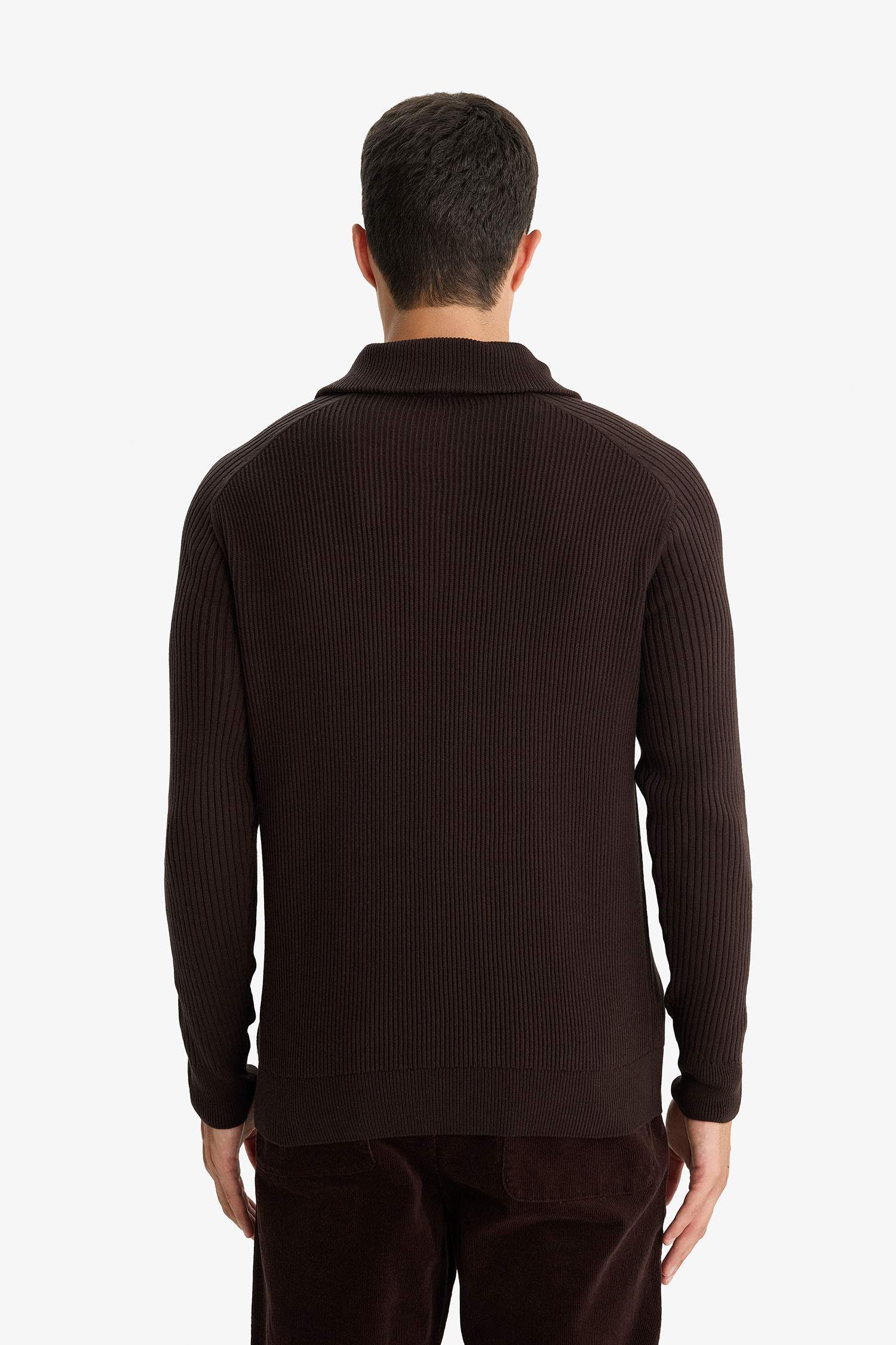 بلوز تريكو قصة عادية بياخة عالية بسحاب