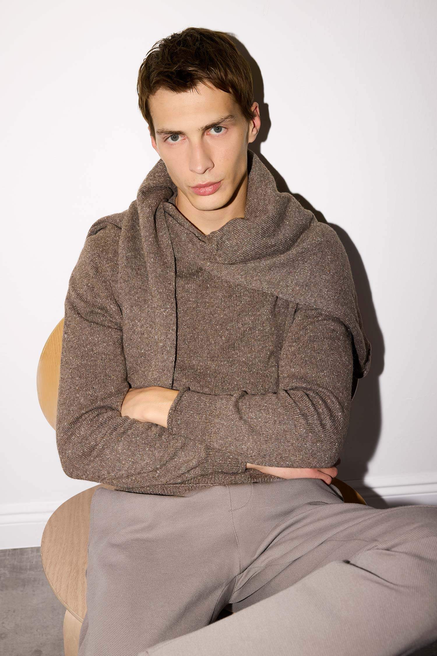 بلوفر تريكو قصة عادية برقبة مستديرة