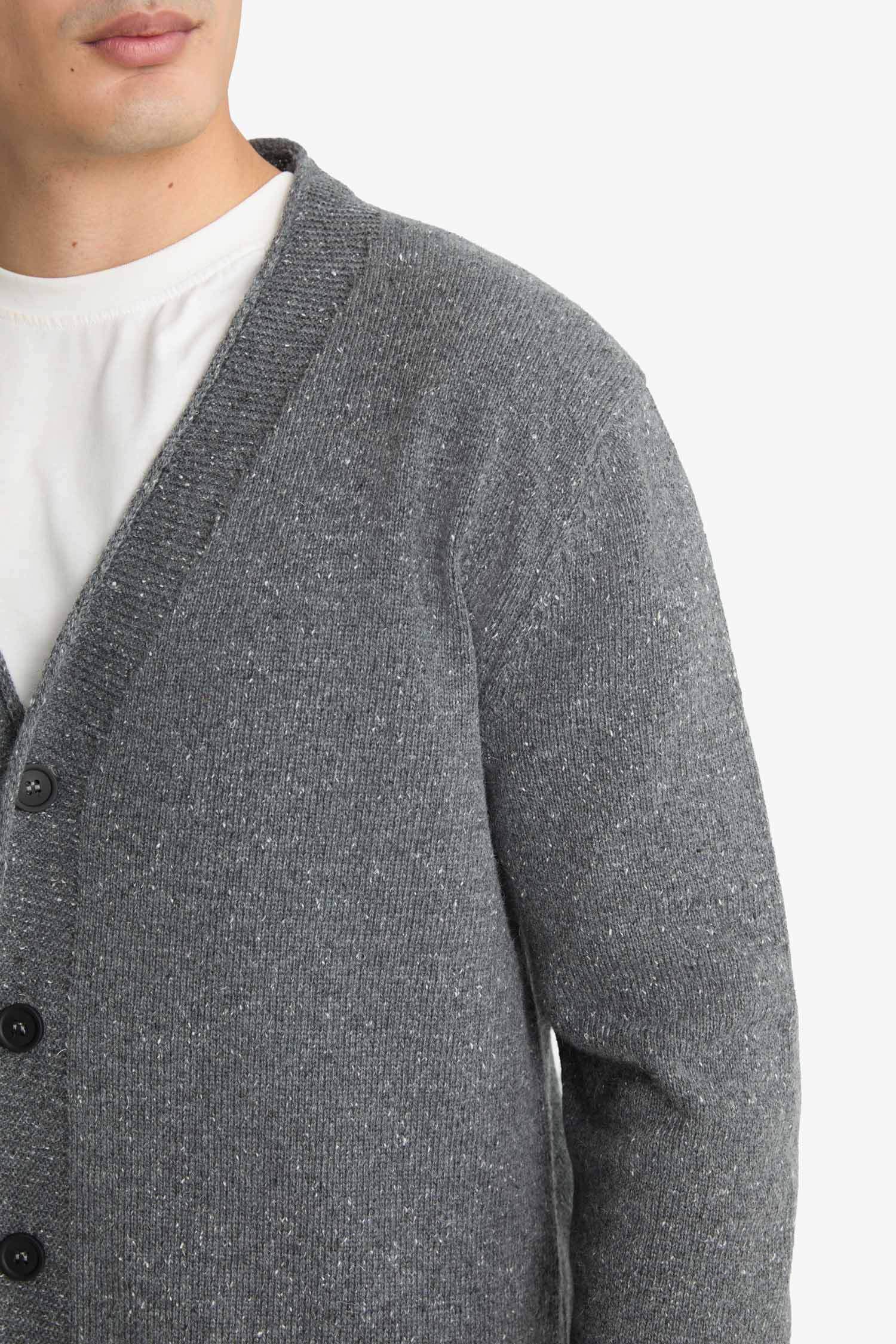 Relax Fit V Yaka Düğmeli Triko Hırka