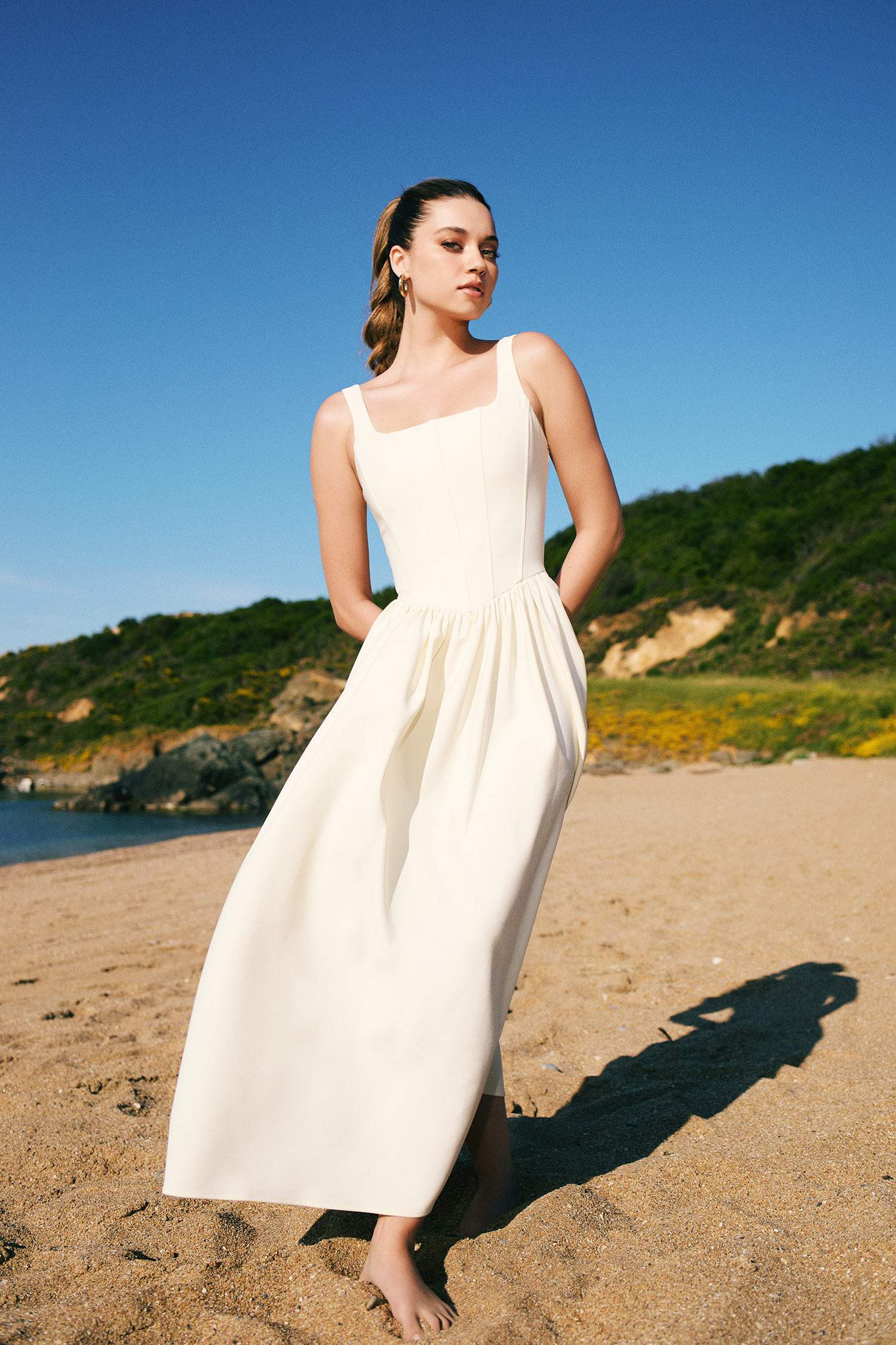 فستان ميدي بياخة مربعة بحمالات من Afra x DeFacto