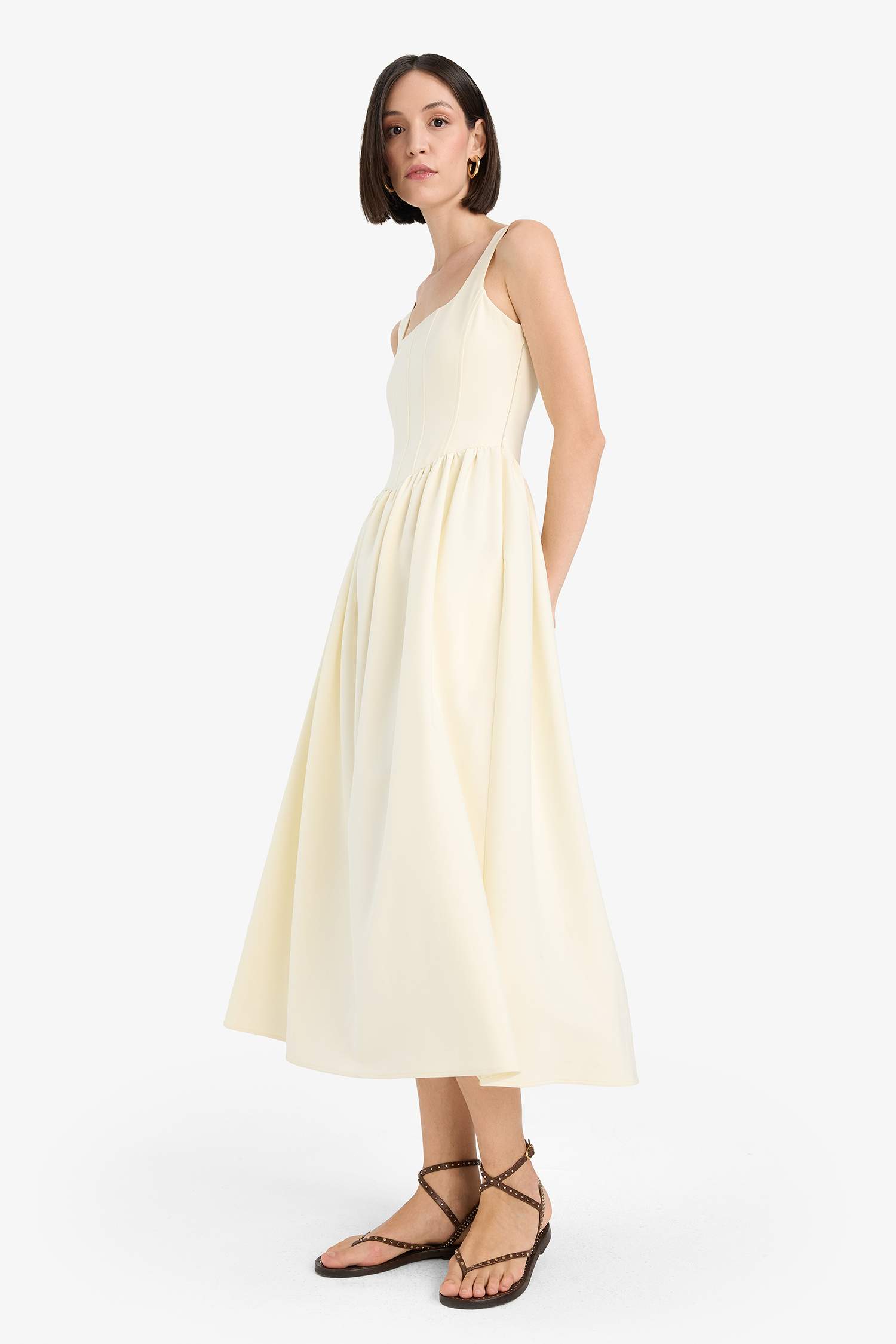 فستان ميدي بياخة مربعة بحمالات من Afra x DeFacto