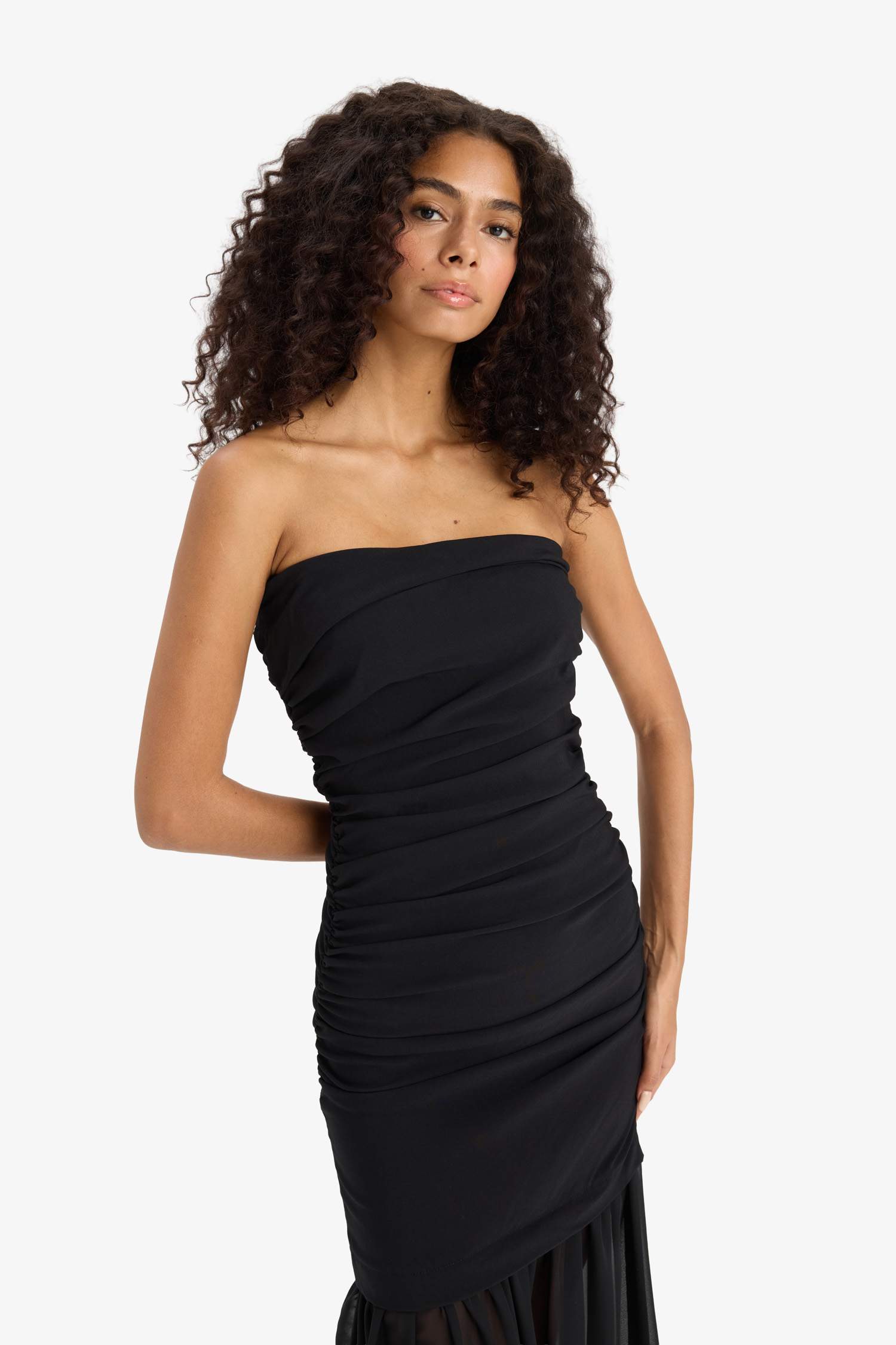 فستان ميدي اسود شيفون بدون حمالات