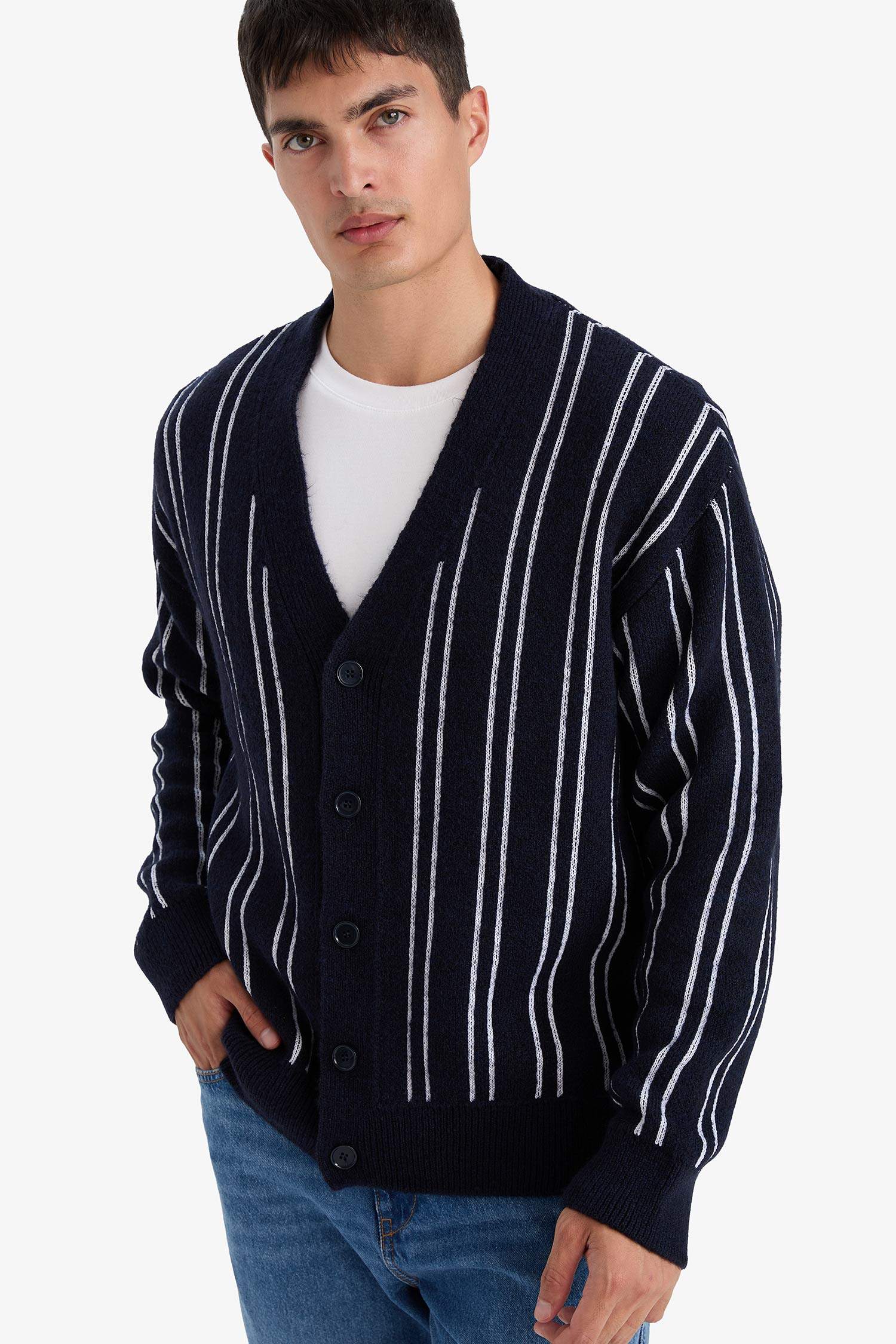 جاكيت تريكو مخطط قصة مريحة بياخة V