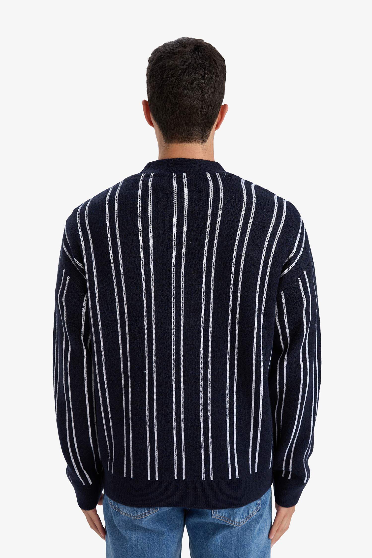 جاكيت تريكو مخطط قصة مريحة بياخة V