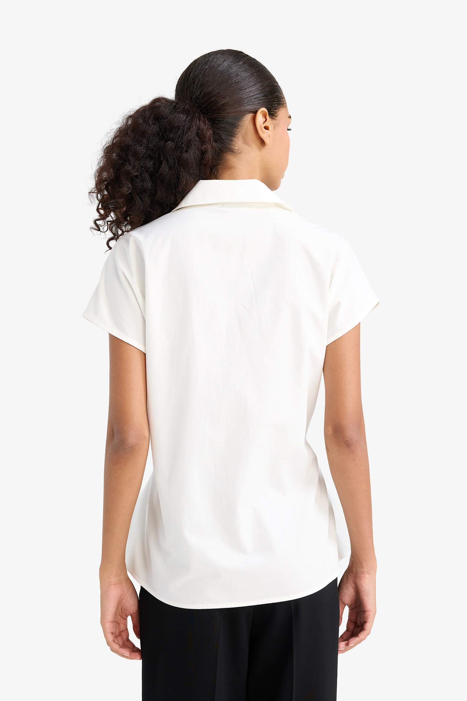 Fitted Poplin Short Sleeve Shirt