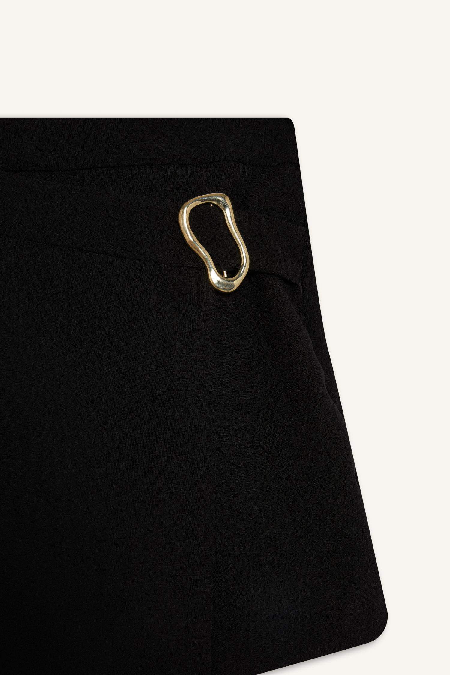 Buckle Detailed Shorts Skirt