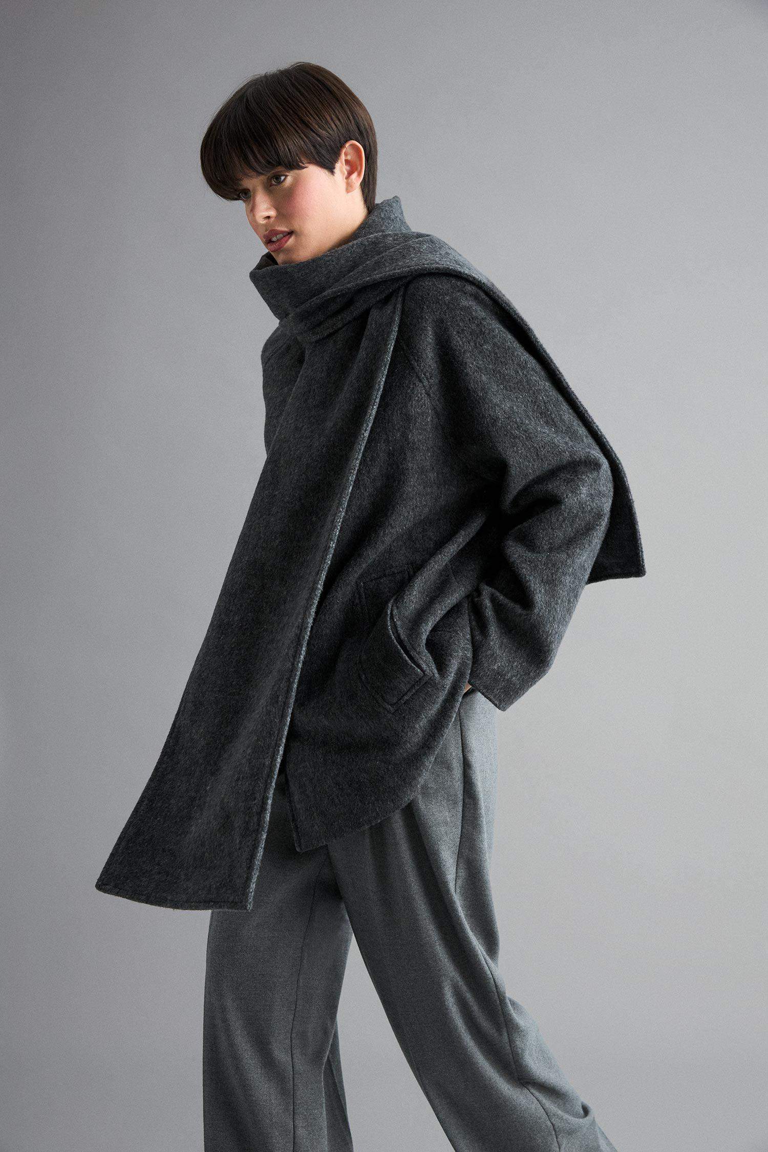 Regular Fit Yün Karışımlı Çıkarılabilir Atkılı Kısa Kaşe Kaban