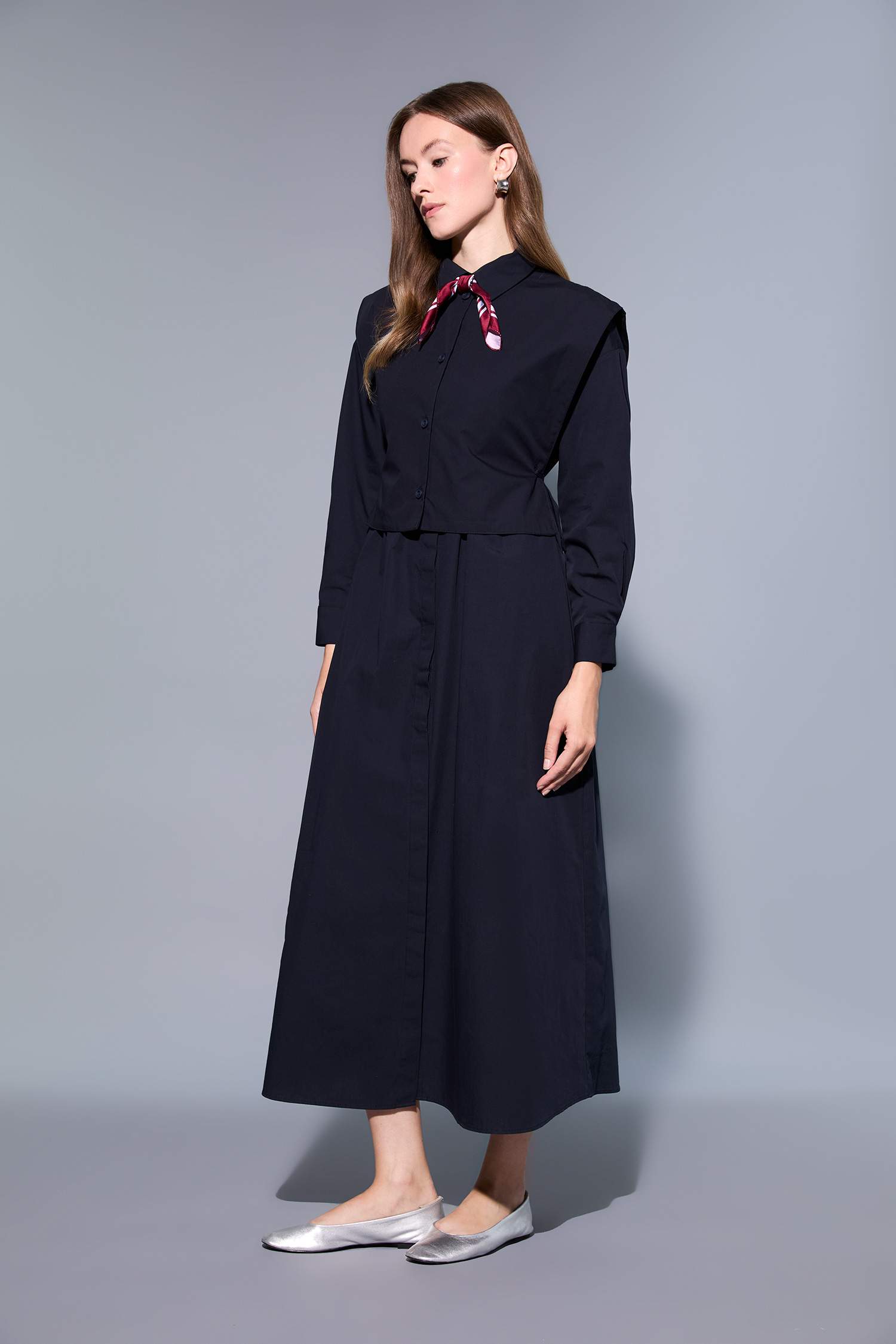 فستان كم طويل بوبلين بكتف نازل بياقة بشريط