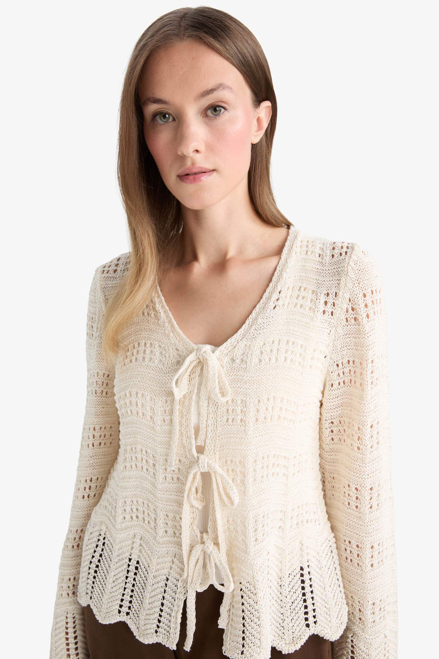 سترة تريكو قصة عادية بياقة V