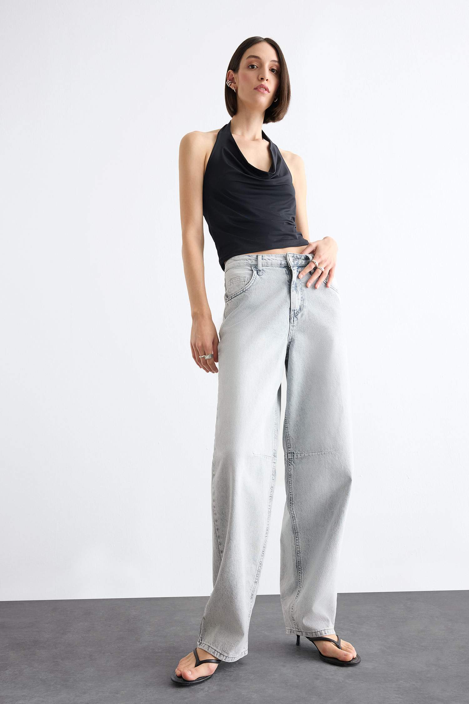 V Yaka Boyundan Bağlamalı Siyah Bluz