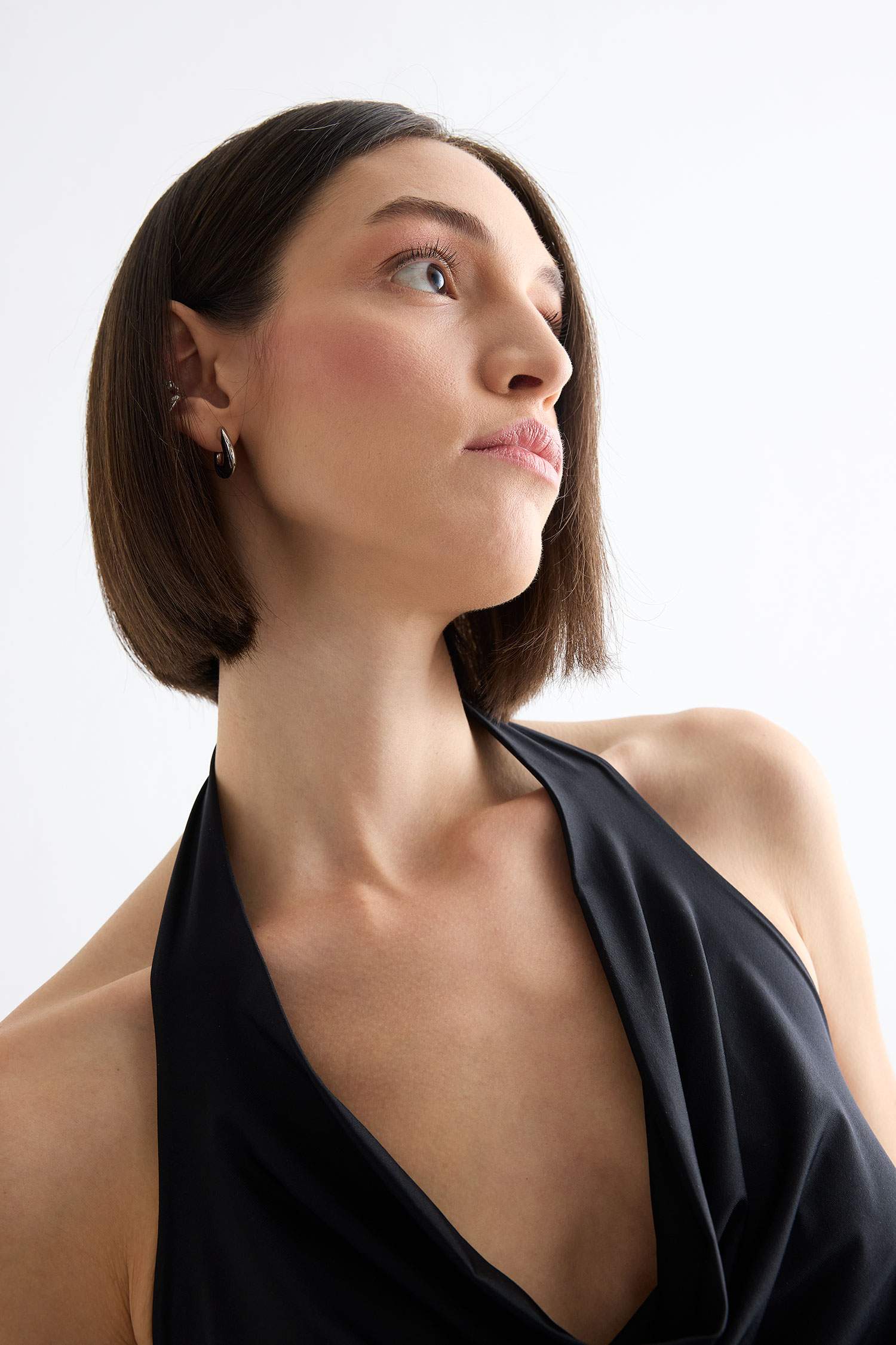 V Yaka Boyundan Bağlamalı Siyah Bluz