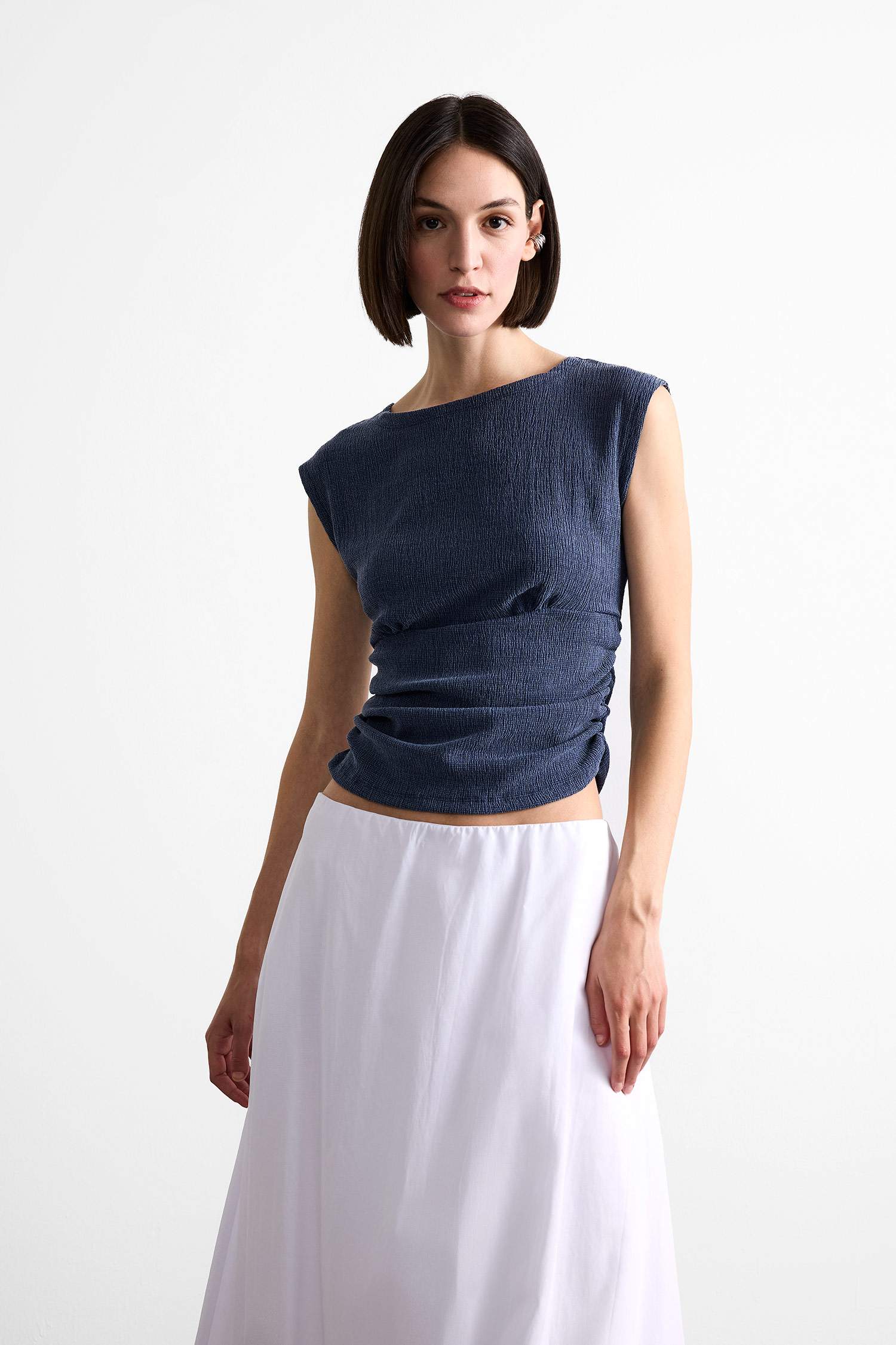 بلوزة كت سادة بياخة مدورة