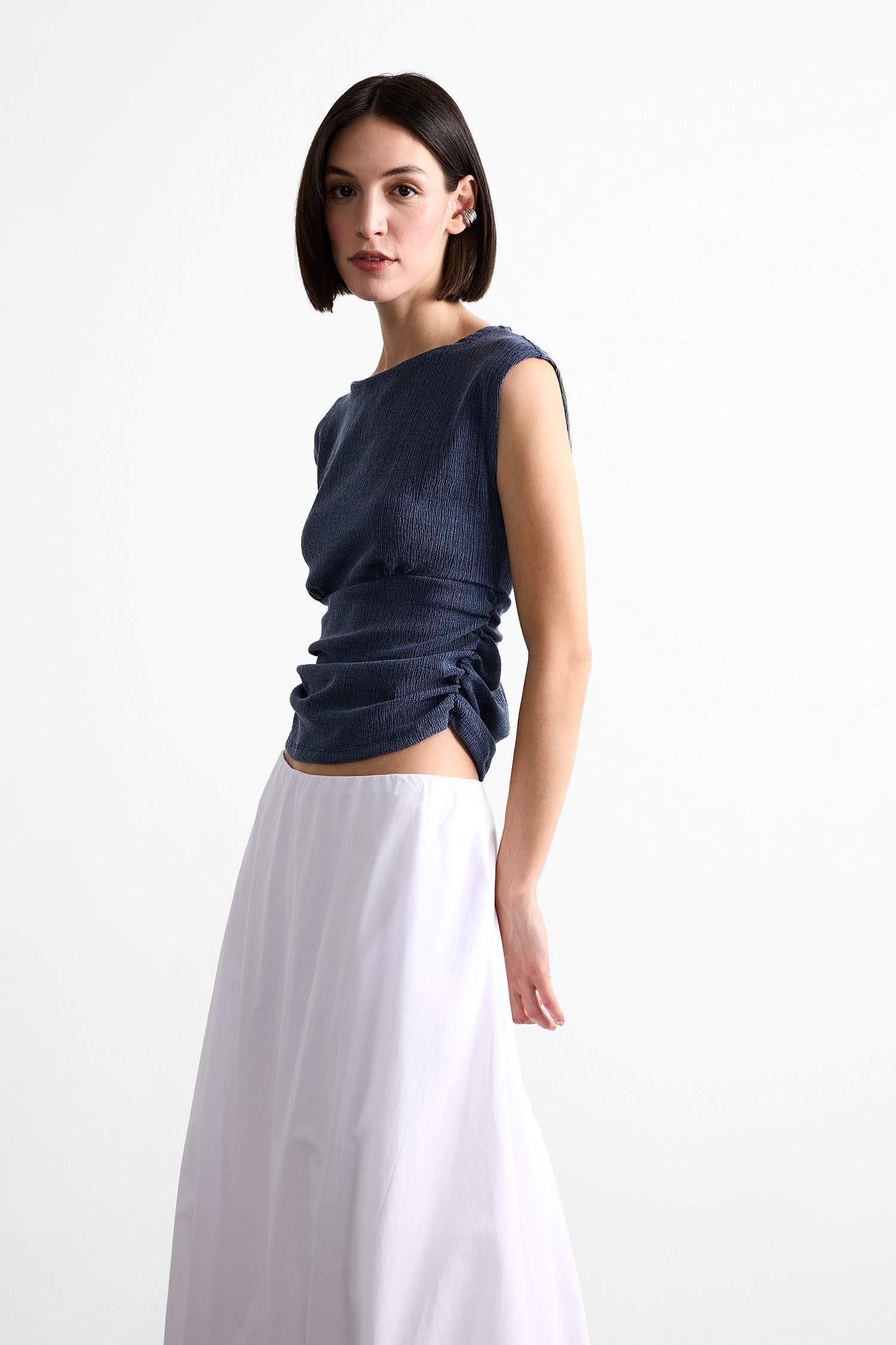 بلوزة كت سادة بياخة مدورة