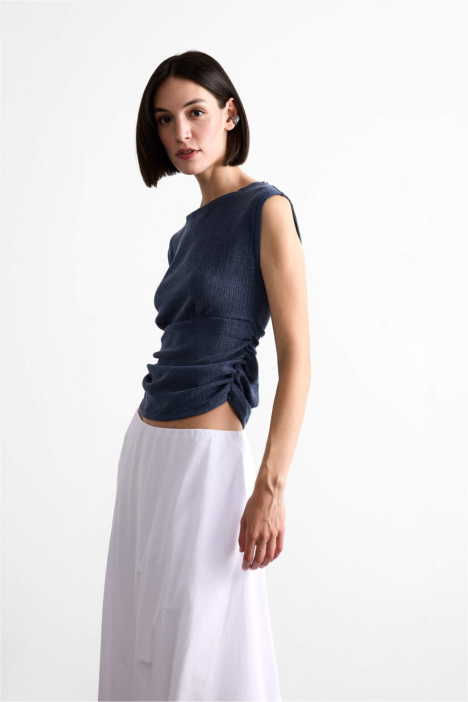 بلوزة كت سادة بياخة مدورة