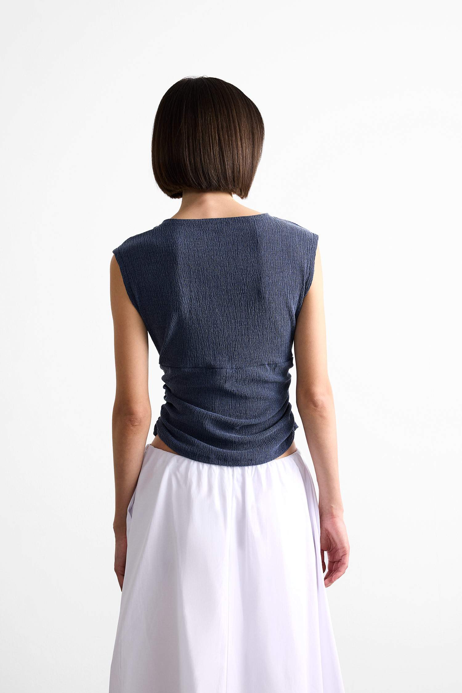 بلوزة كت سادة بياخة مدورة