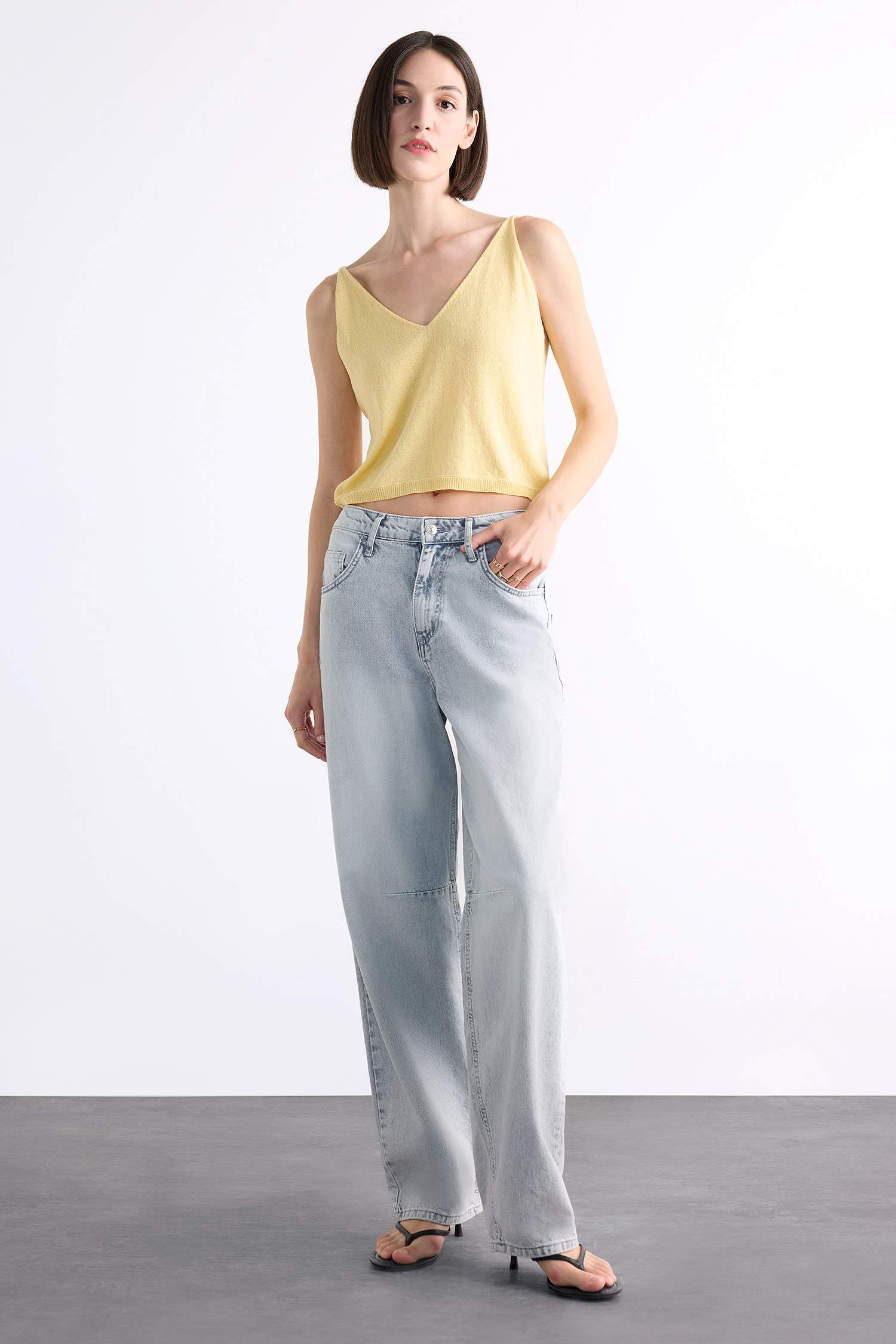 V Yaka Crop Askılı Triko Atlet