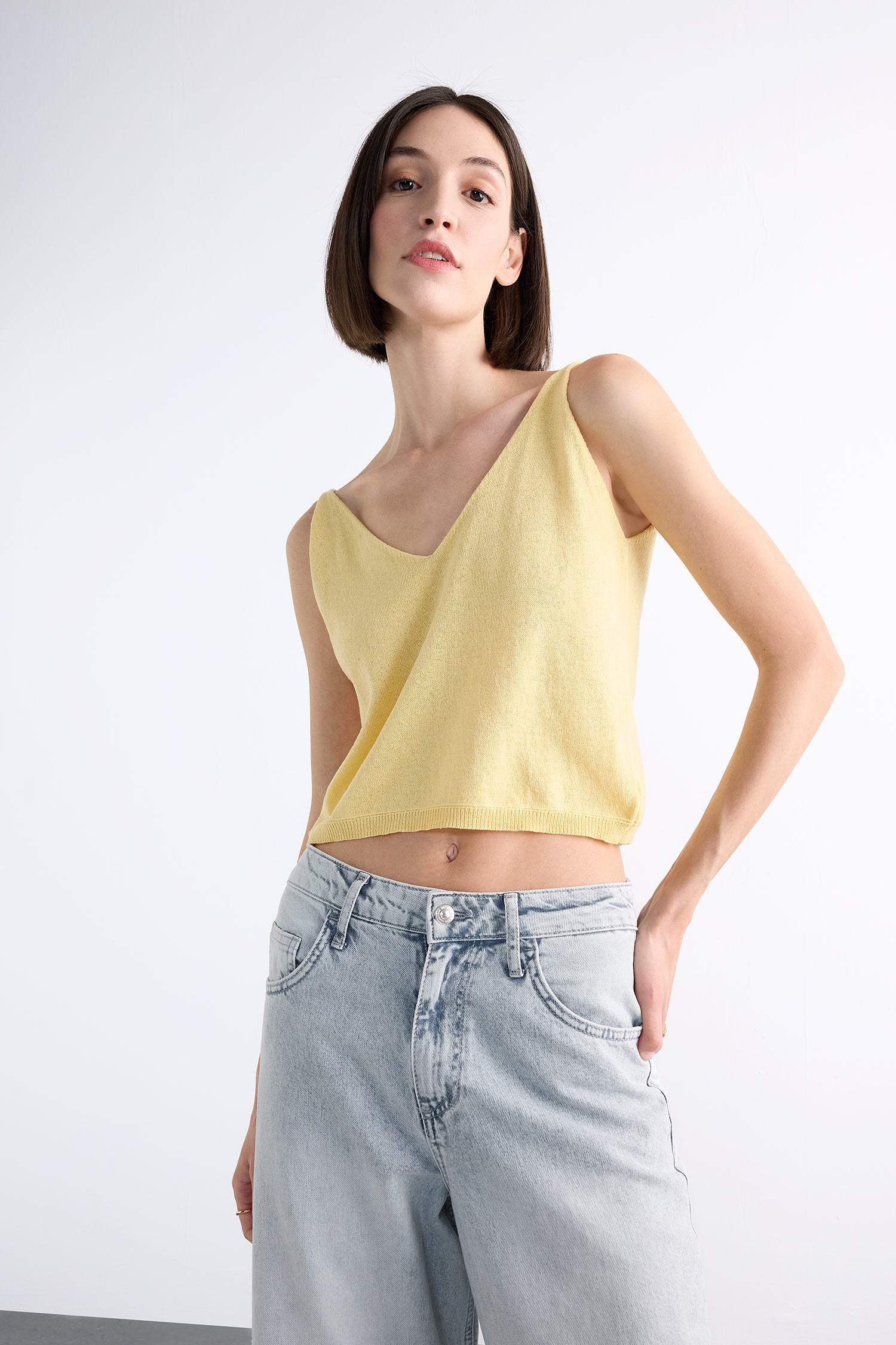 V Yaka Crop Askılı Triko Atlet