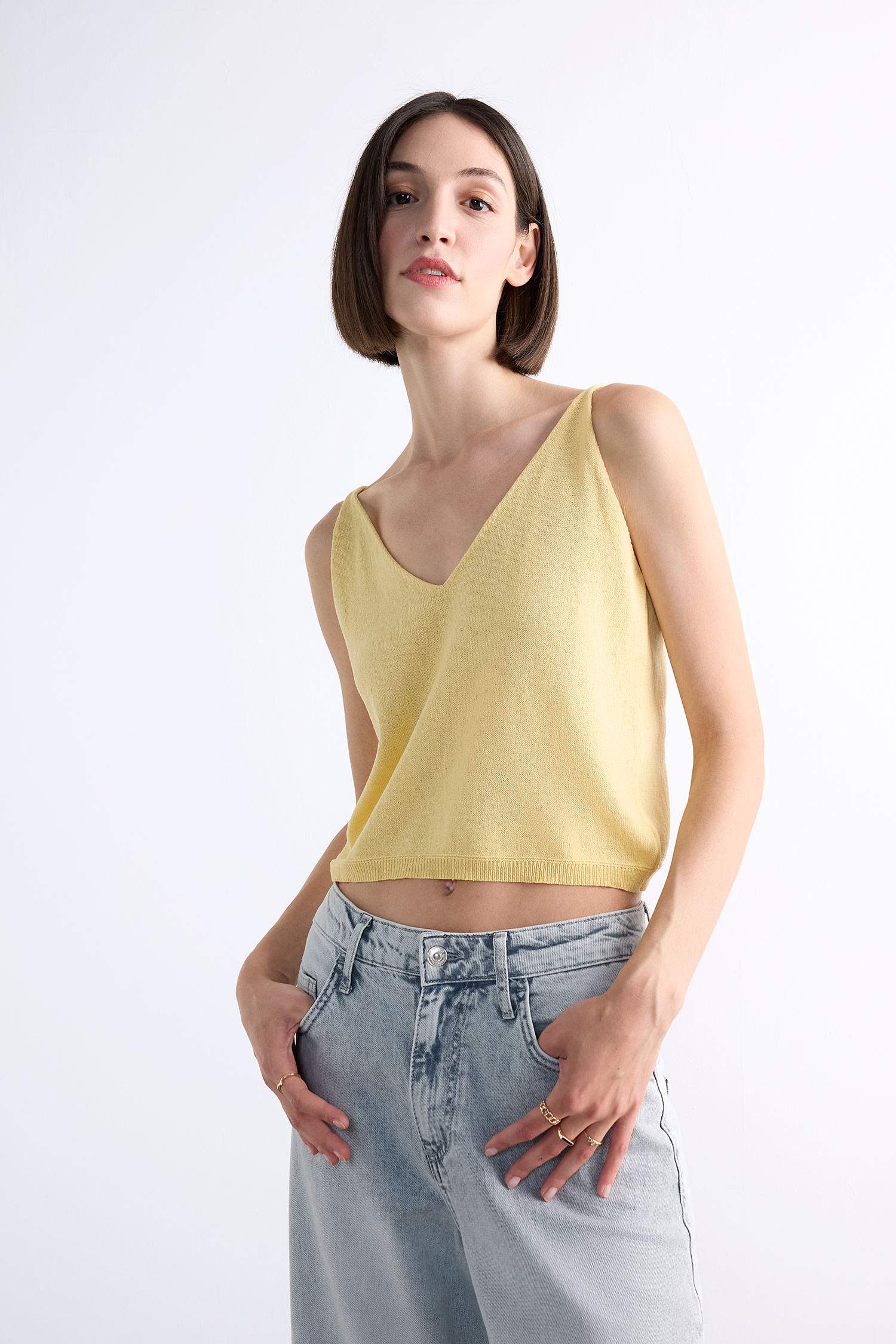 V Yaka Crop Askılı Triko Atlet