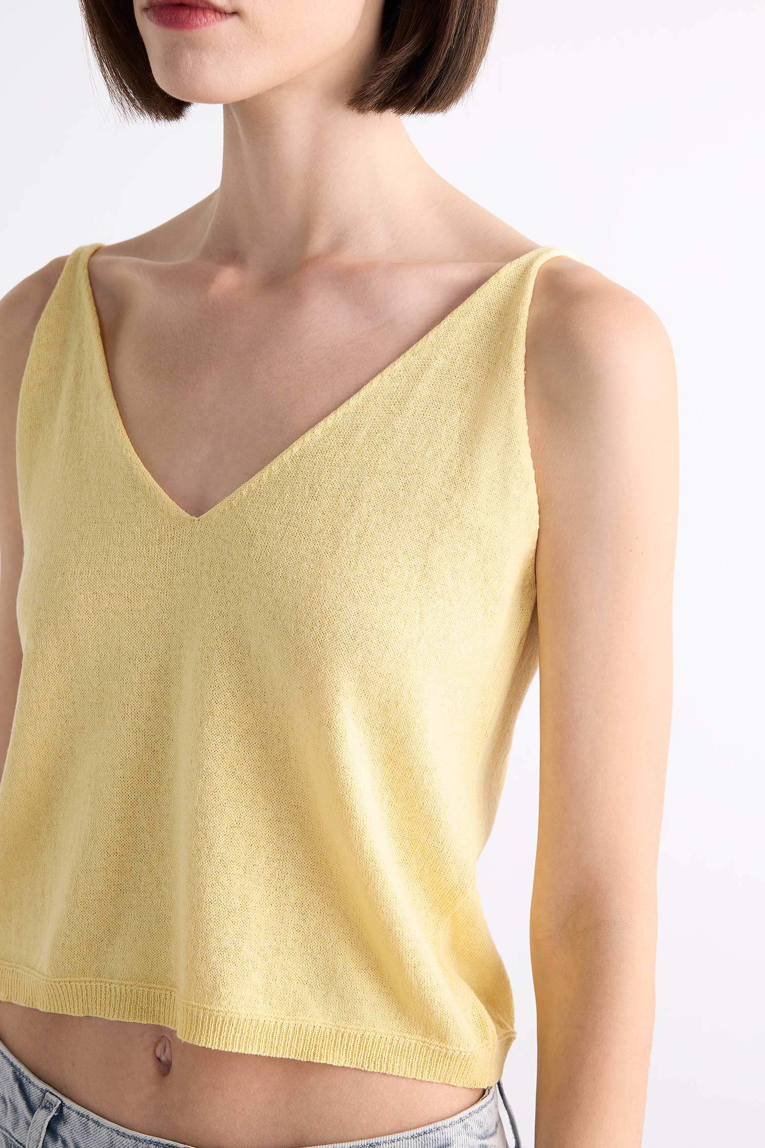 V Yaka Crop Askılı Triko Atlet