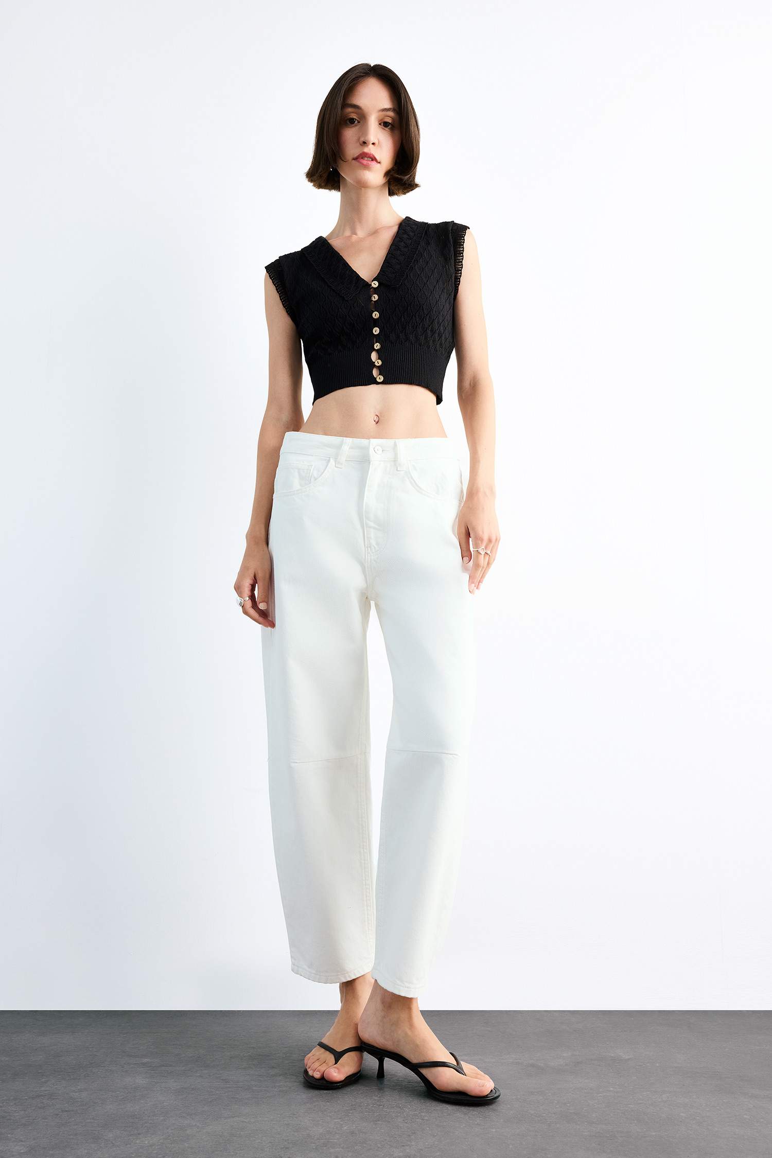 Large Collar Buttoned Knit Crop Top