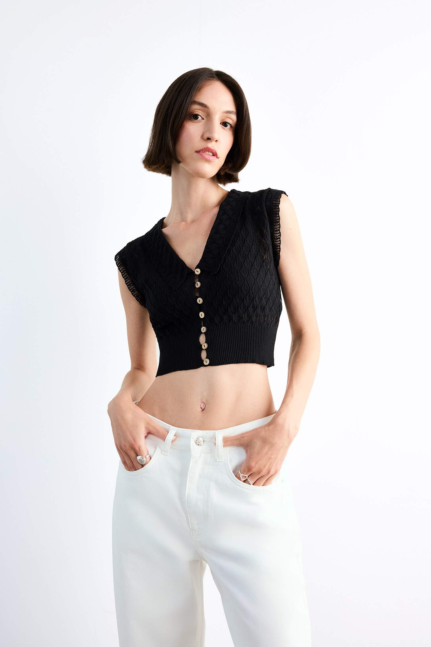 Large Collar Buttoned Knit Crop Top