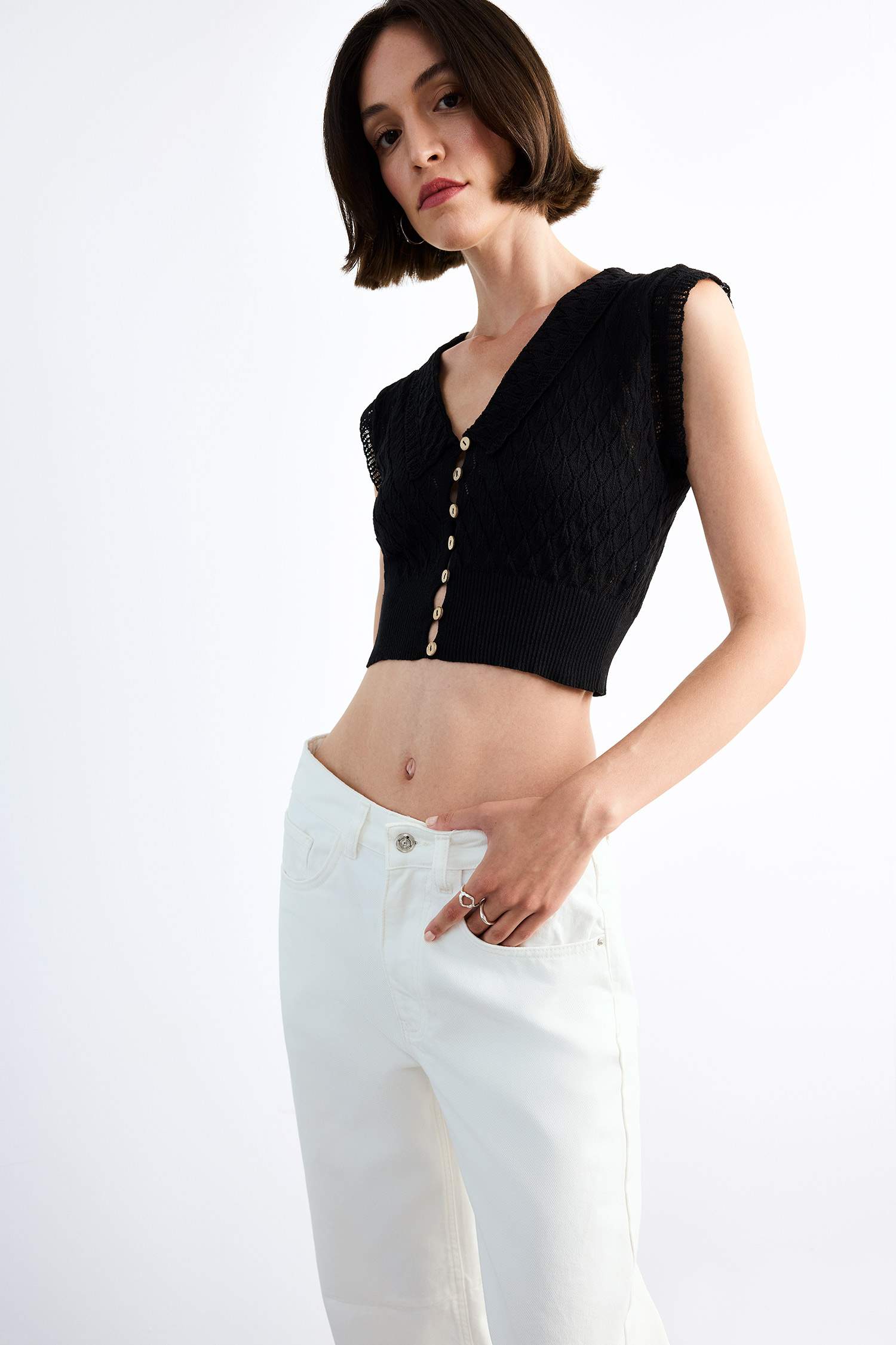 Large Collar Buttoned Knit Crop Top