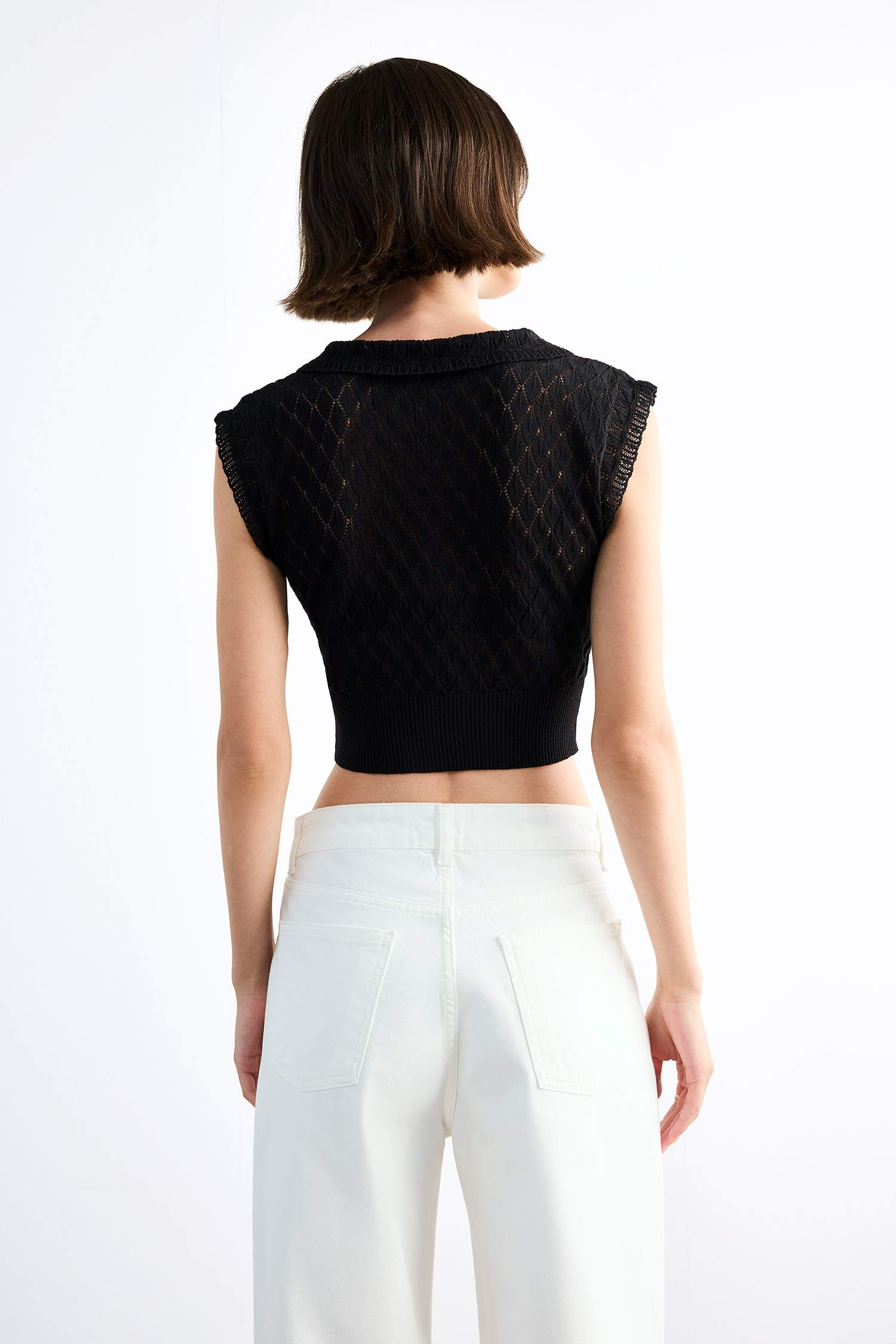 Large Collar Buttoned Knit Crop Top