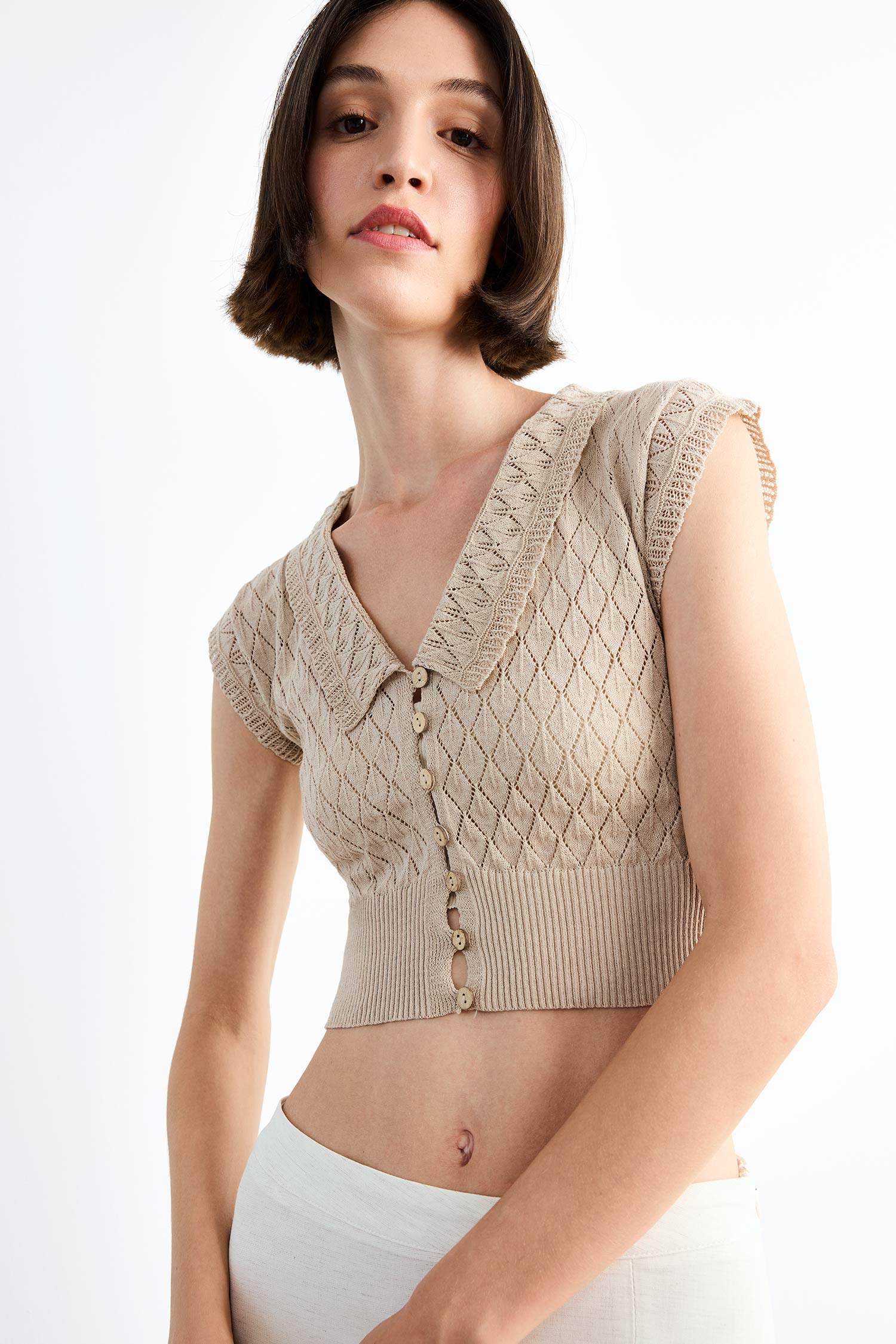 Crop Büyük Yaka Düğmeli Triko Atlet