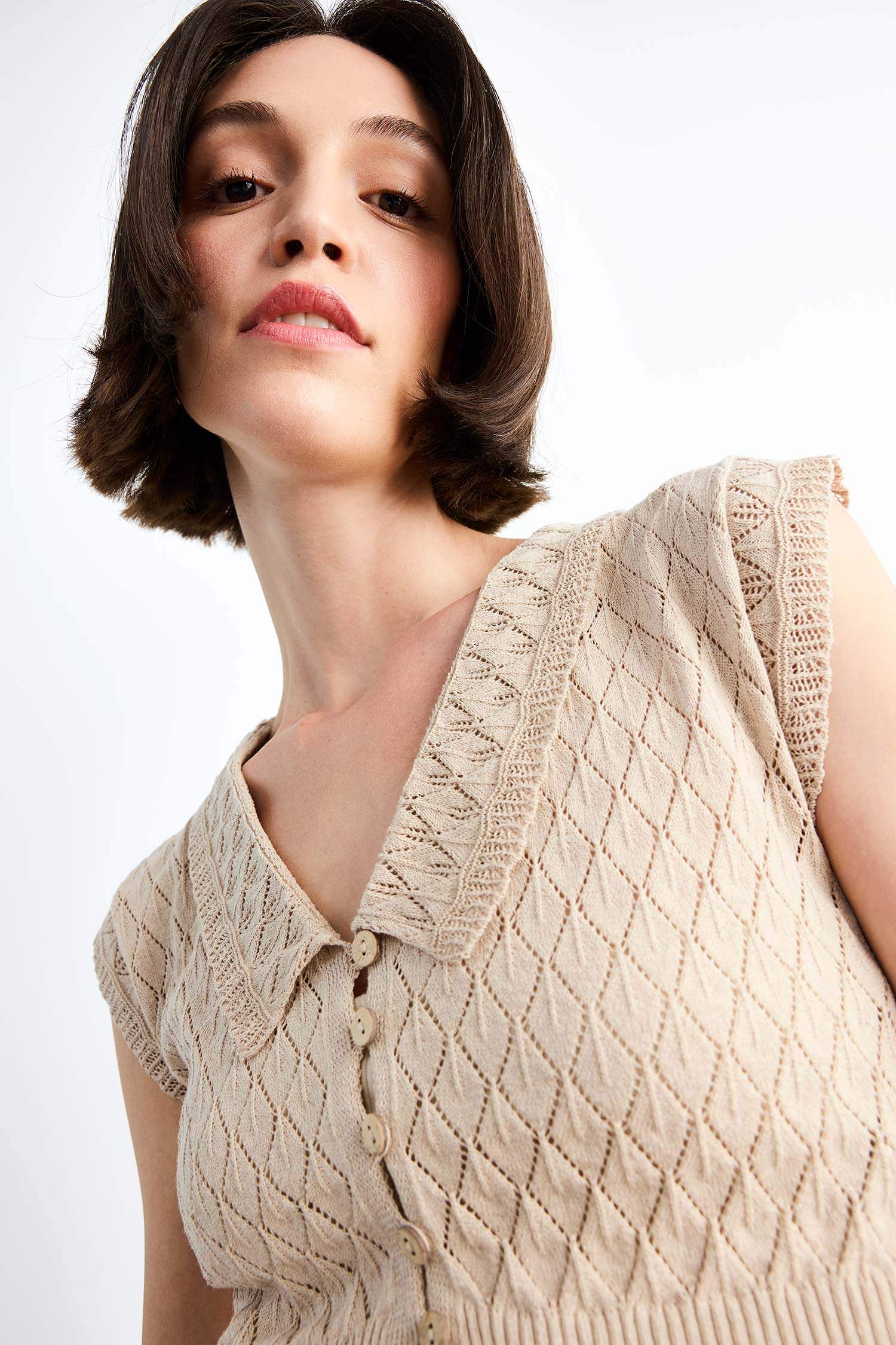 Crop Büyük Yaka Düğmeli Triko Atlet