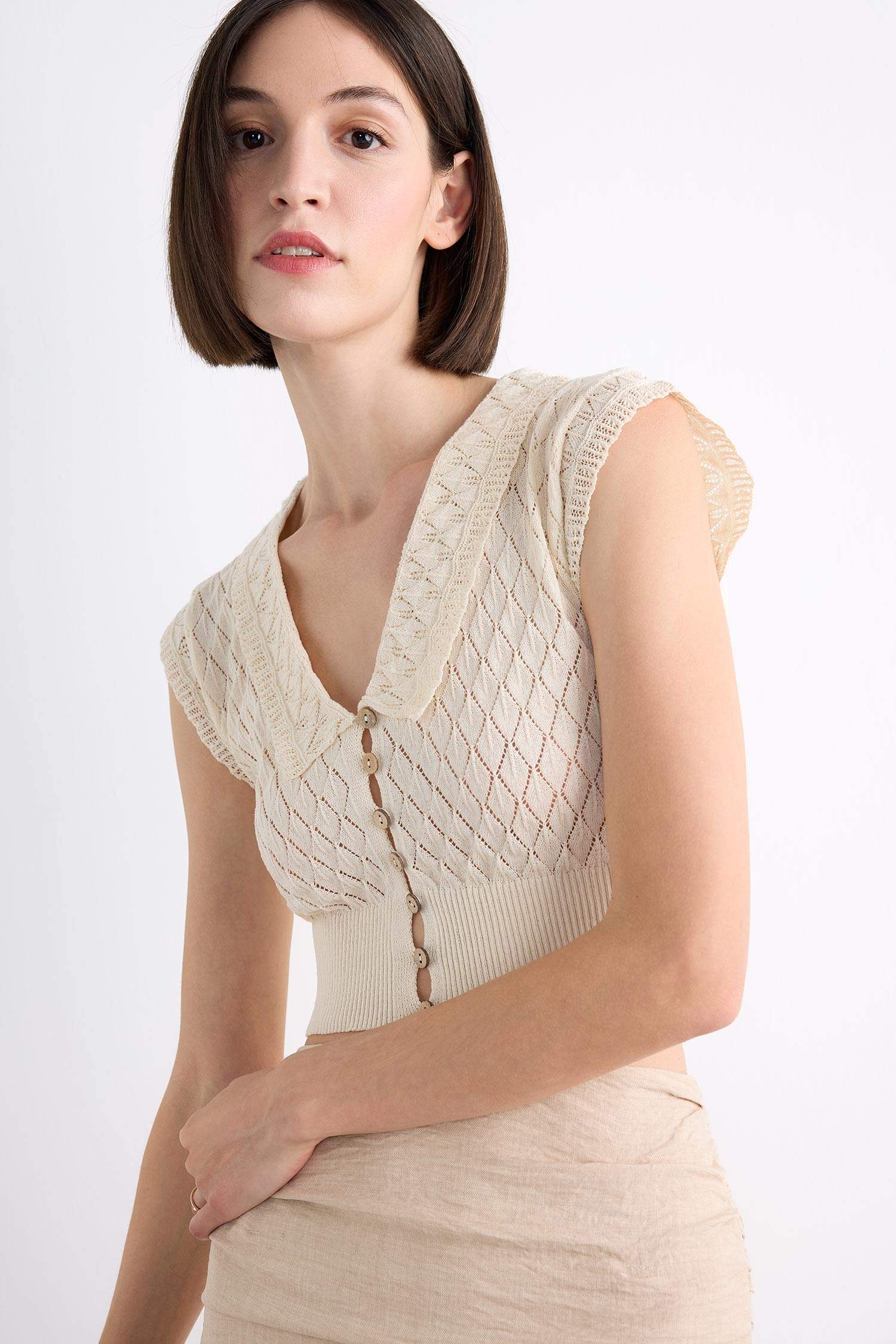 Crop Büyük Yaka Düğmeli Triko Atlet