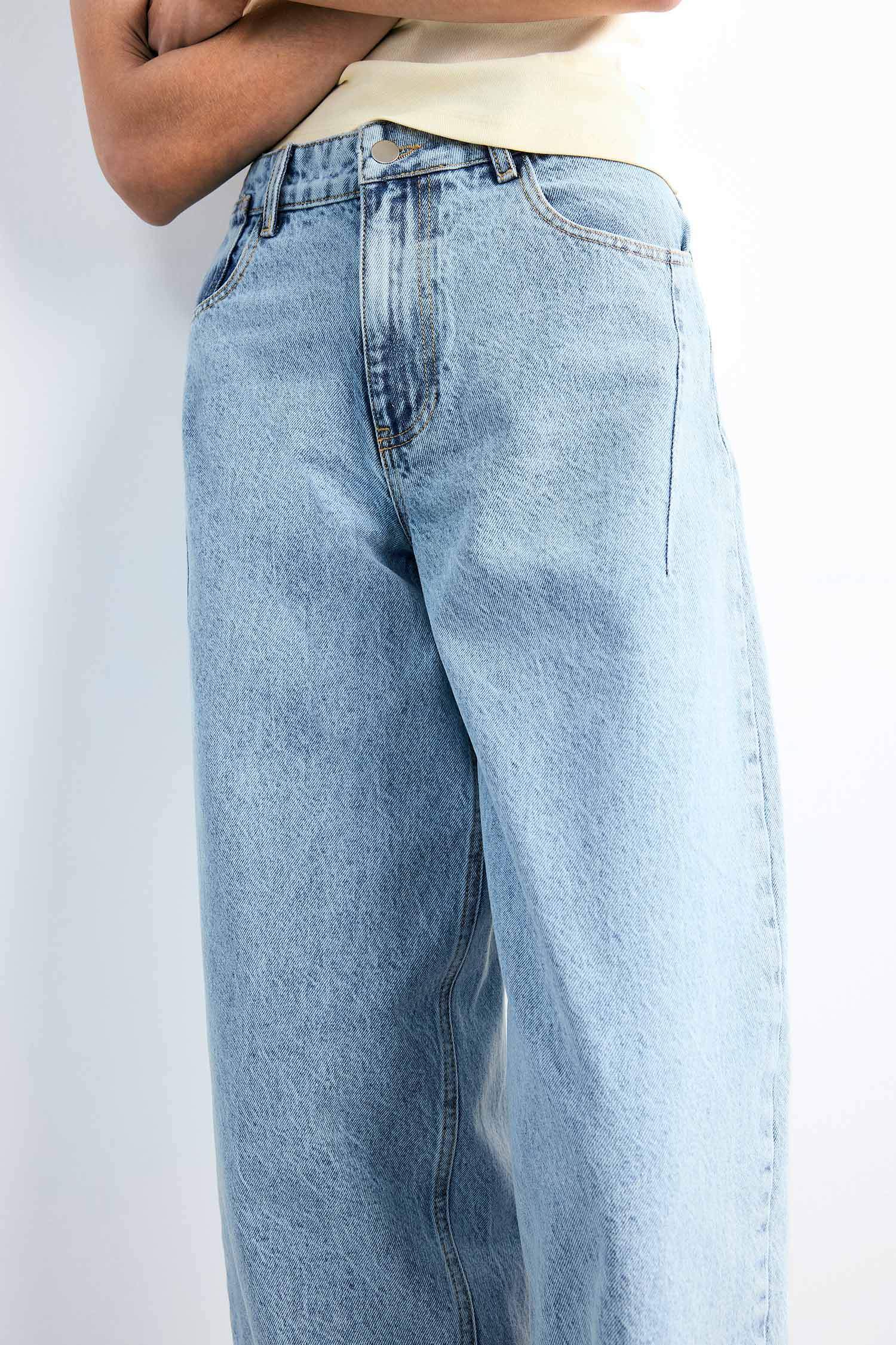 بنطرون باجي فيت برجل واسع