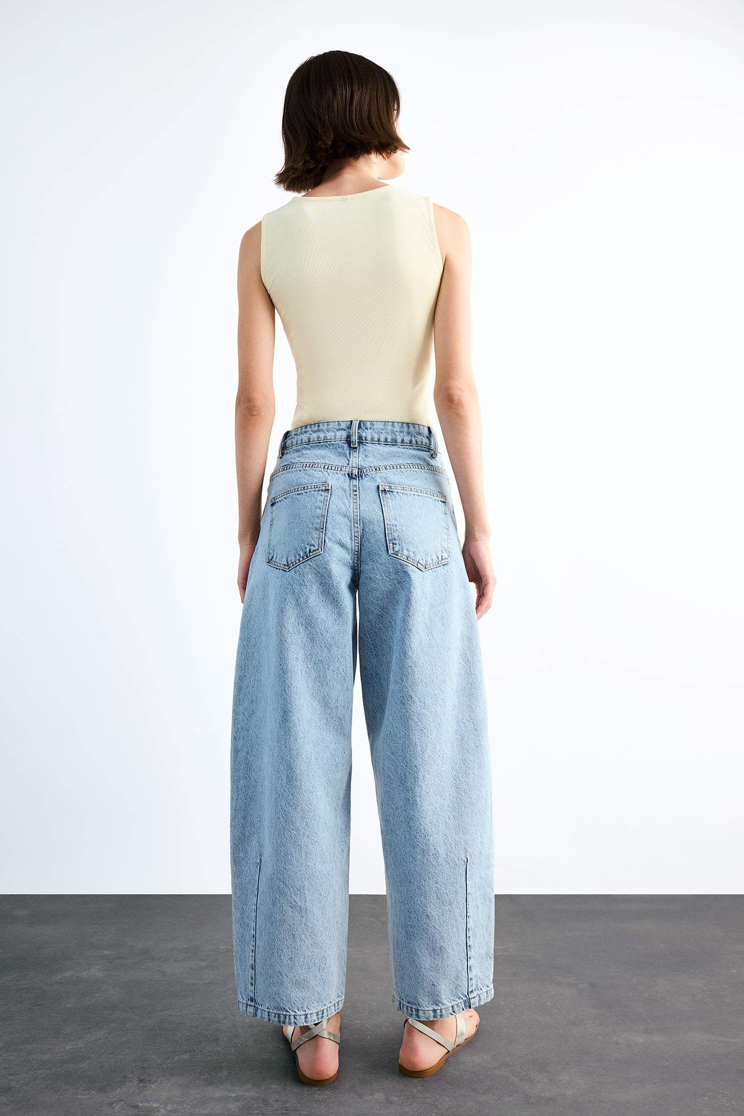 بنطرون باجي فيت برجل واسع