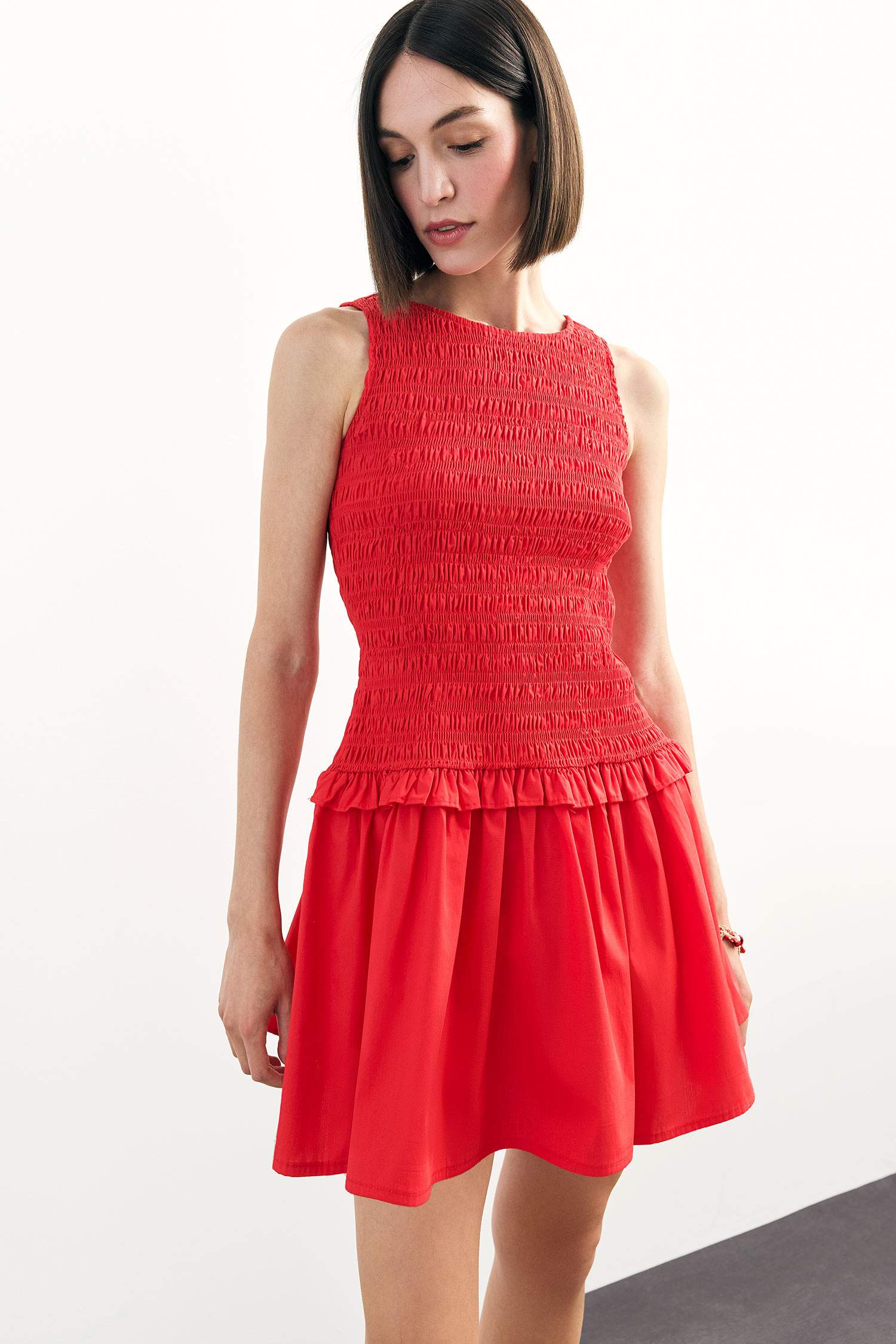 Yuvarlak Yaka Gipeli Kırmızı Mini Elbise